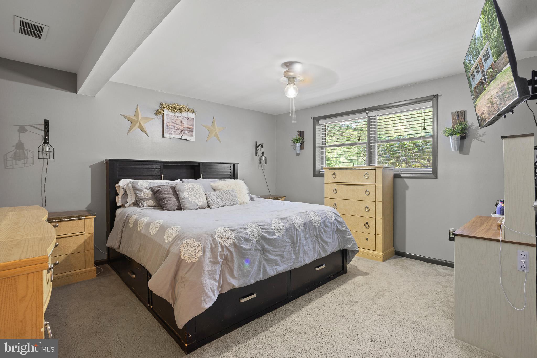 COUNTRY LAKES - Residential