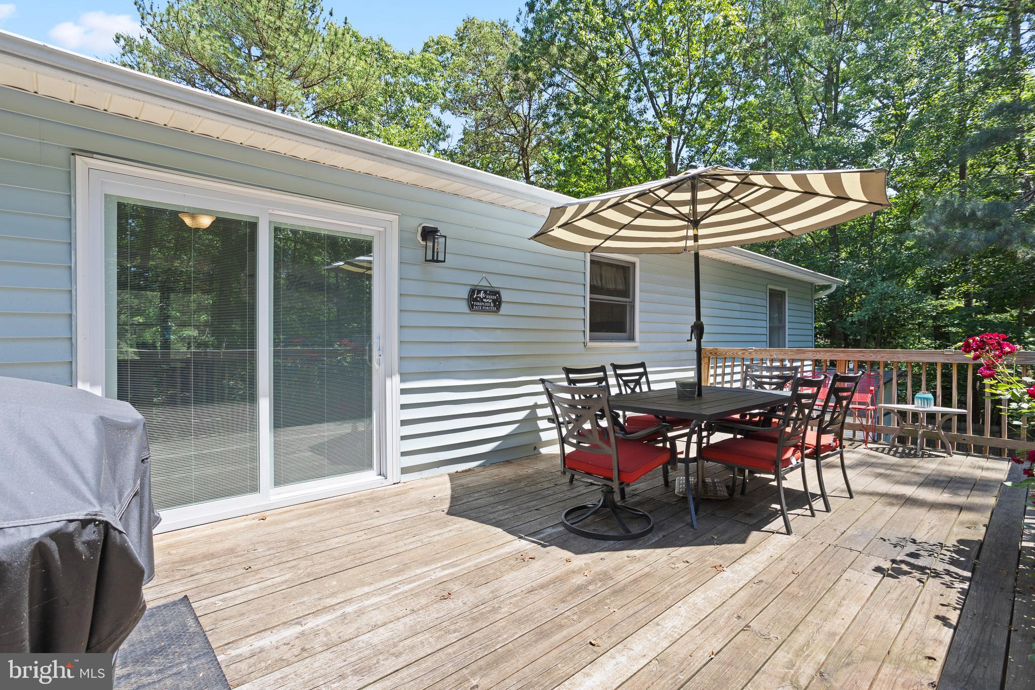 COUNTRY LAKES - Residential