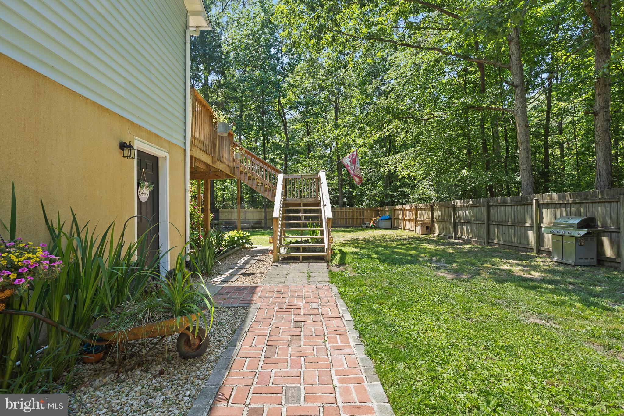 COUNTRY LAKES - Residential