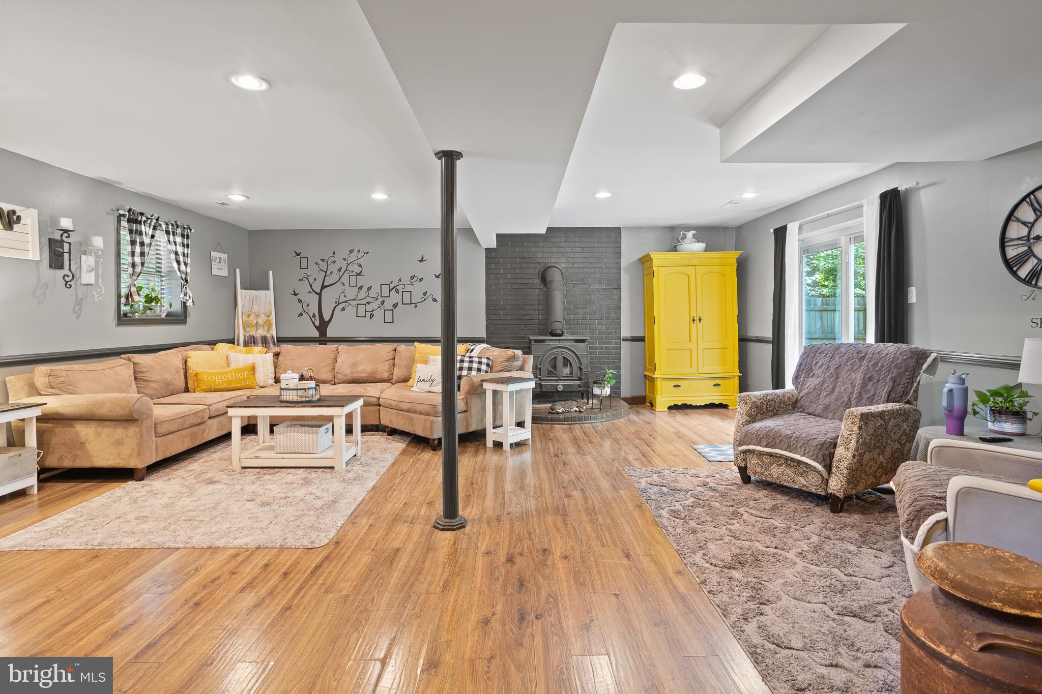 COUNTRY LAKES - Residential