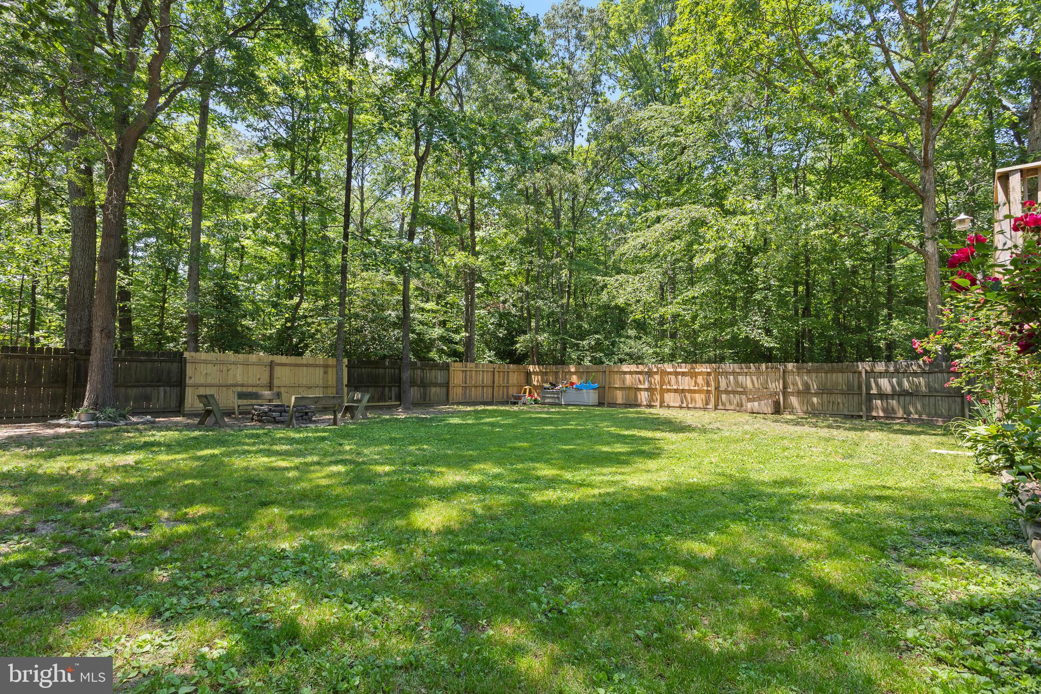 COUNTRY LAKES - Residential