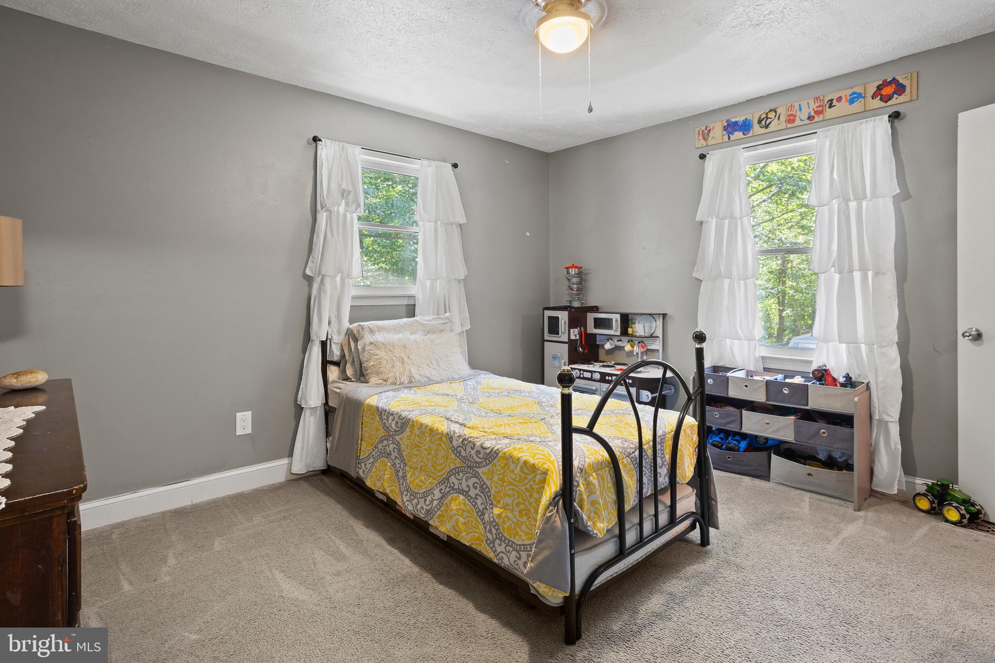 COUNTRY LAKES - Residential