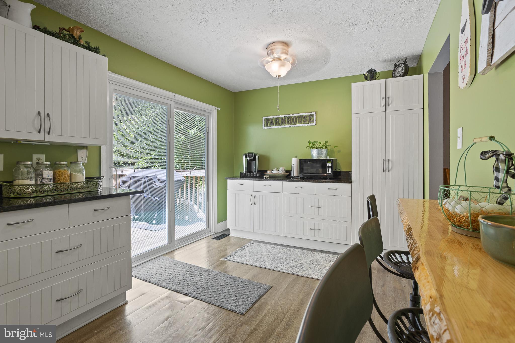 COUNTRY LAKES - Residential