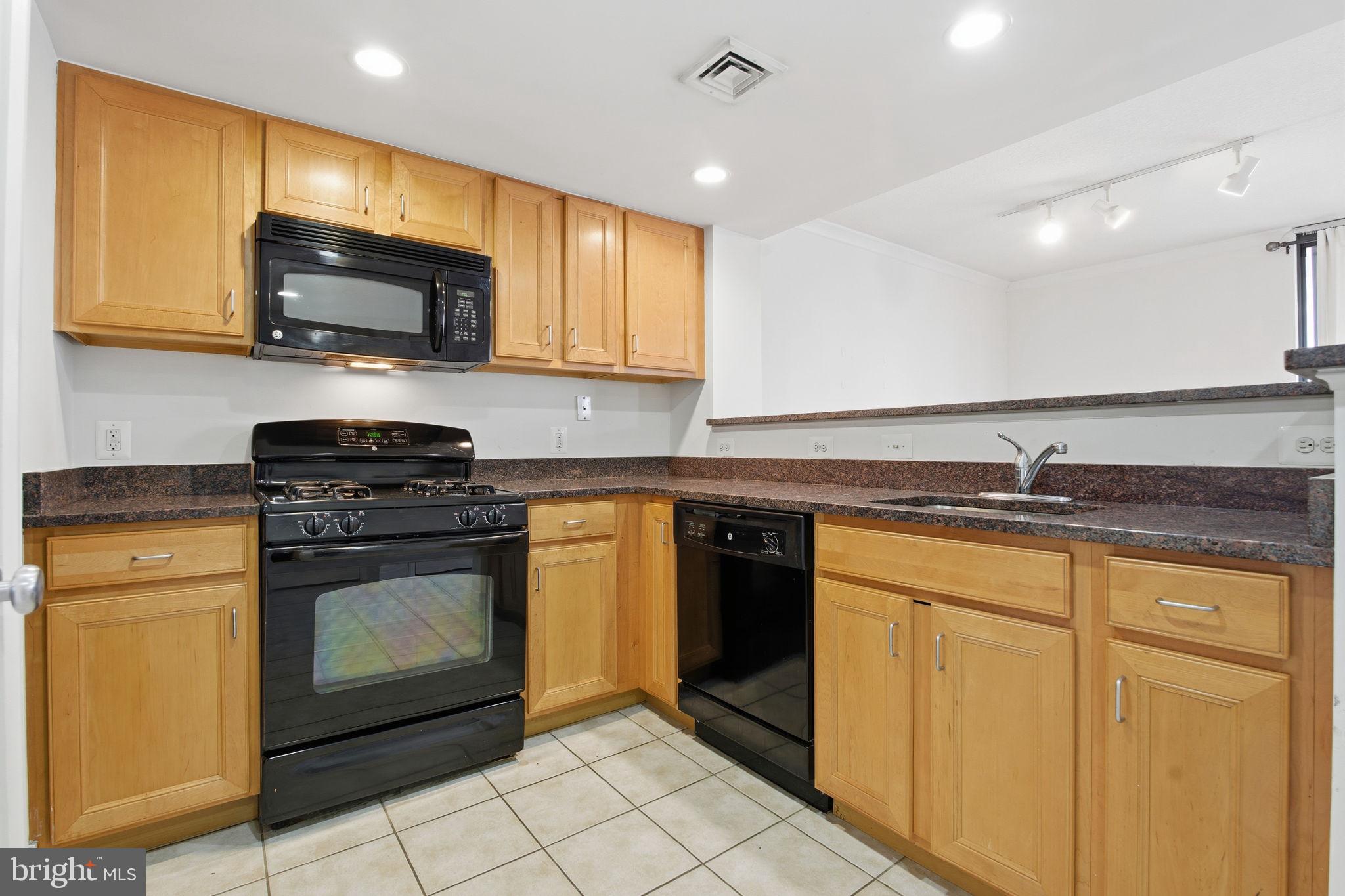 INNER HARBOR - Residential Lease