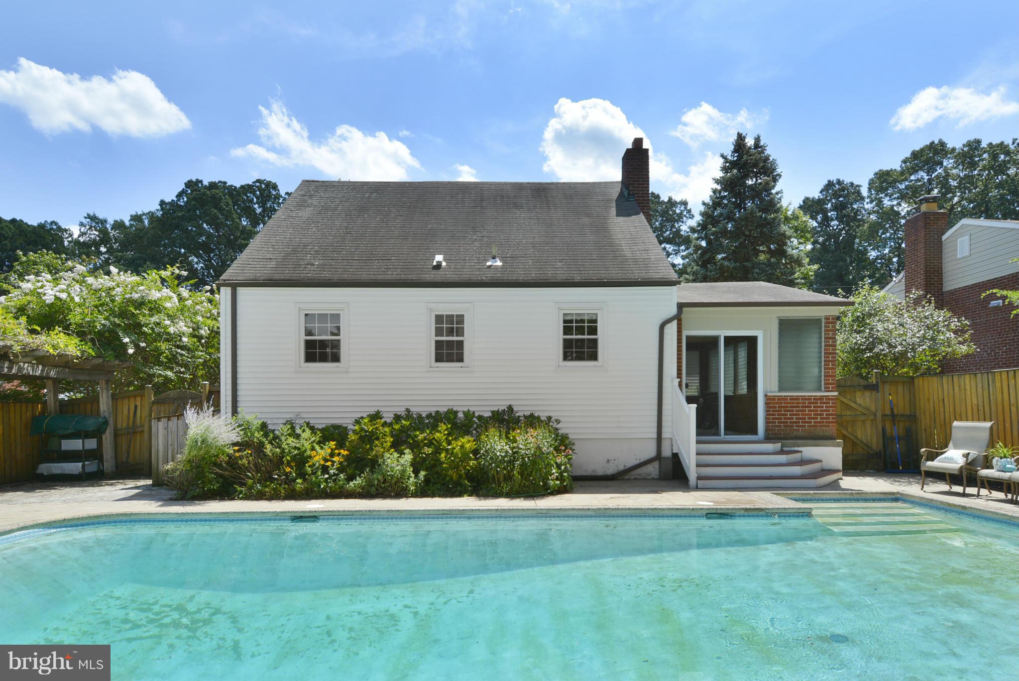 CHESTNUT RIDGE MANOR - Residential