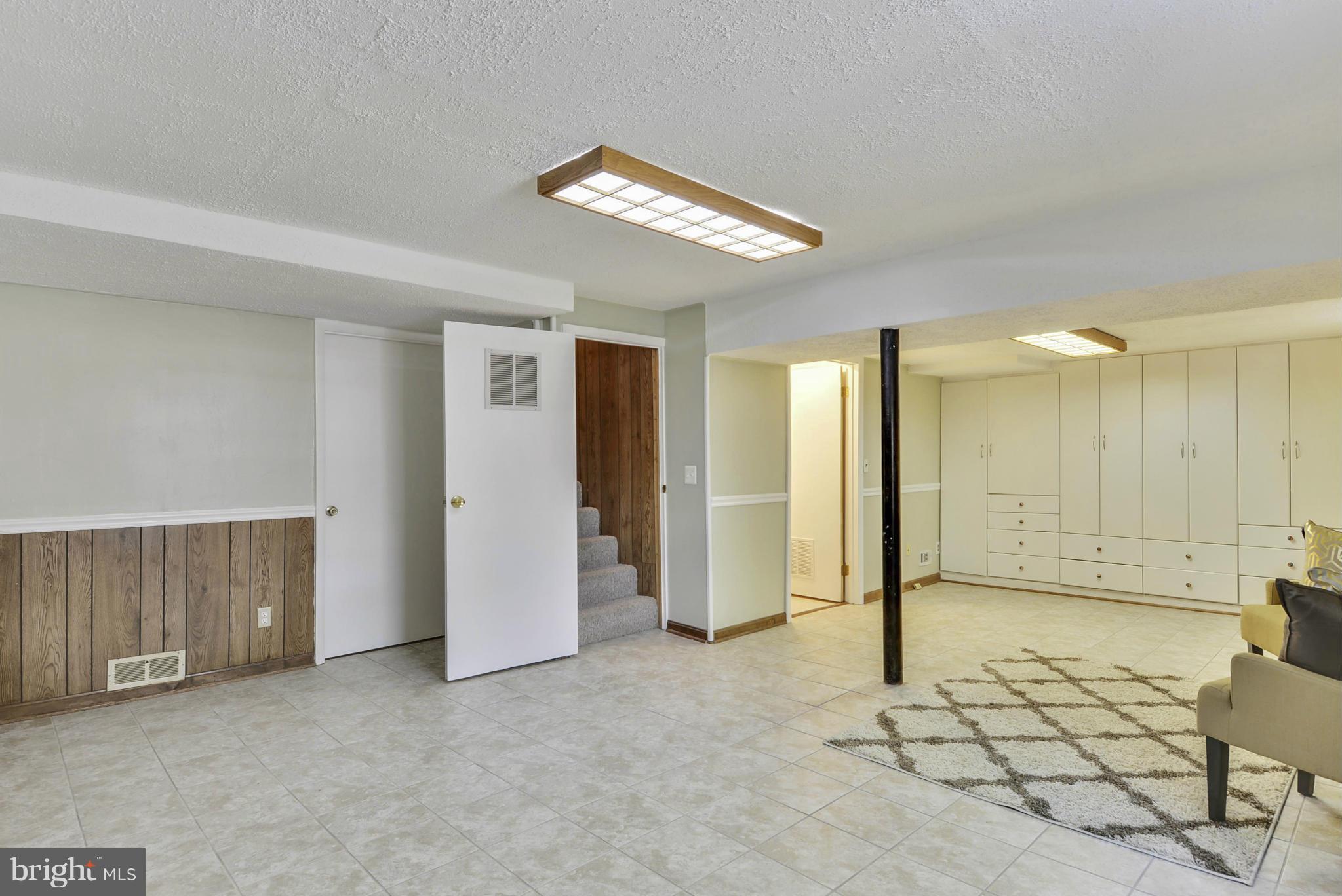 CHESTNUT RIDGE MANOR - Residential