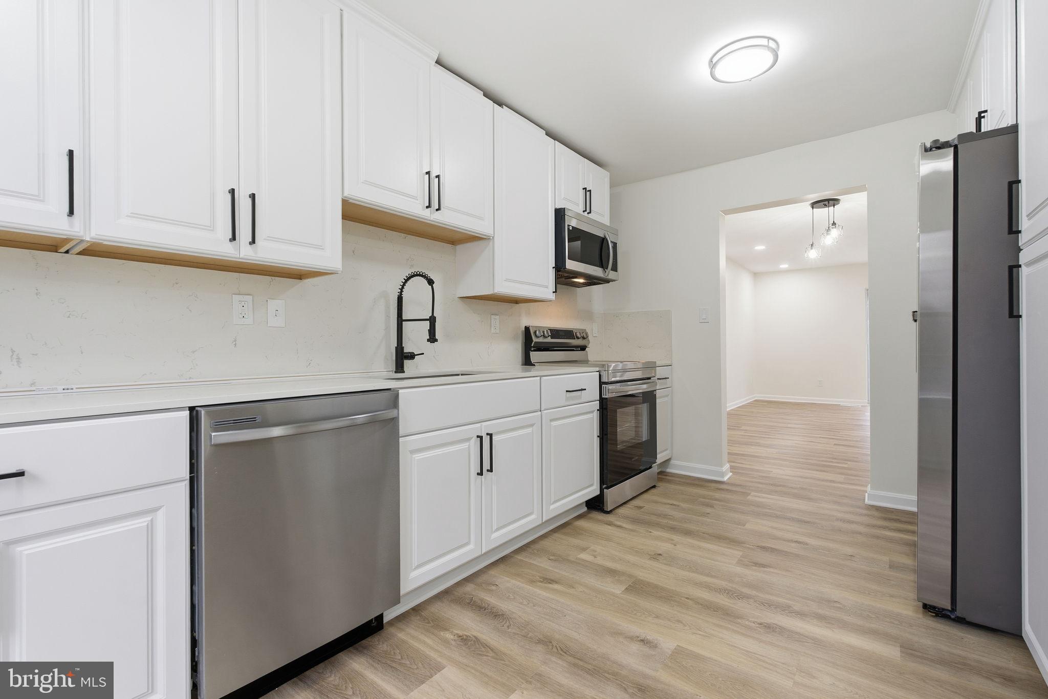 CARROLLWOOD MANOR - Residential