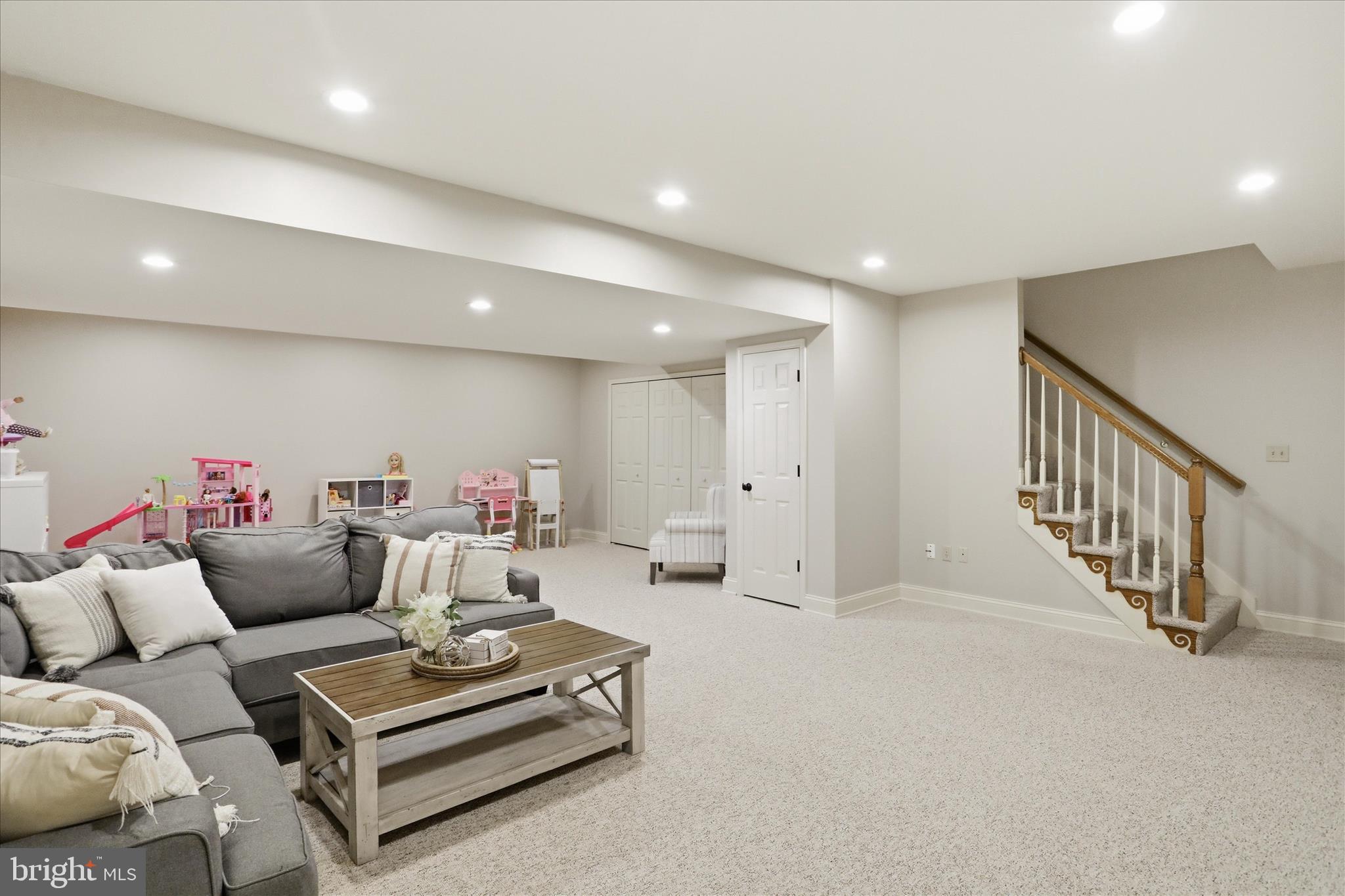 COLONIAL PARK EAST - Residential