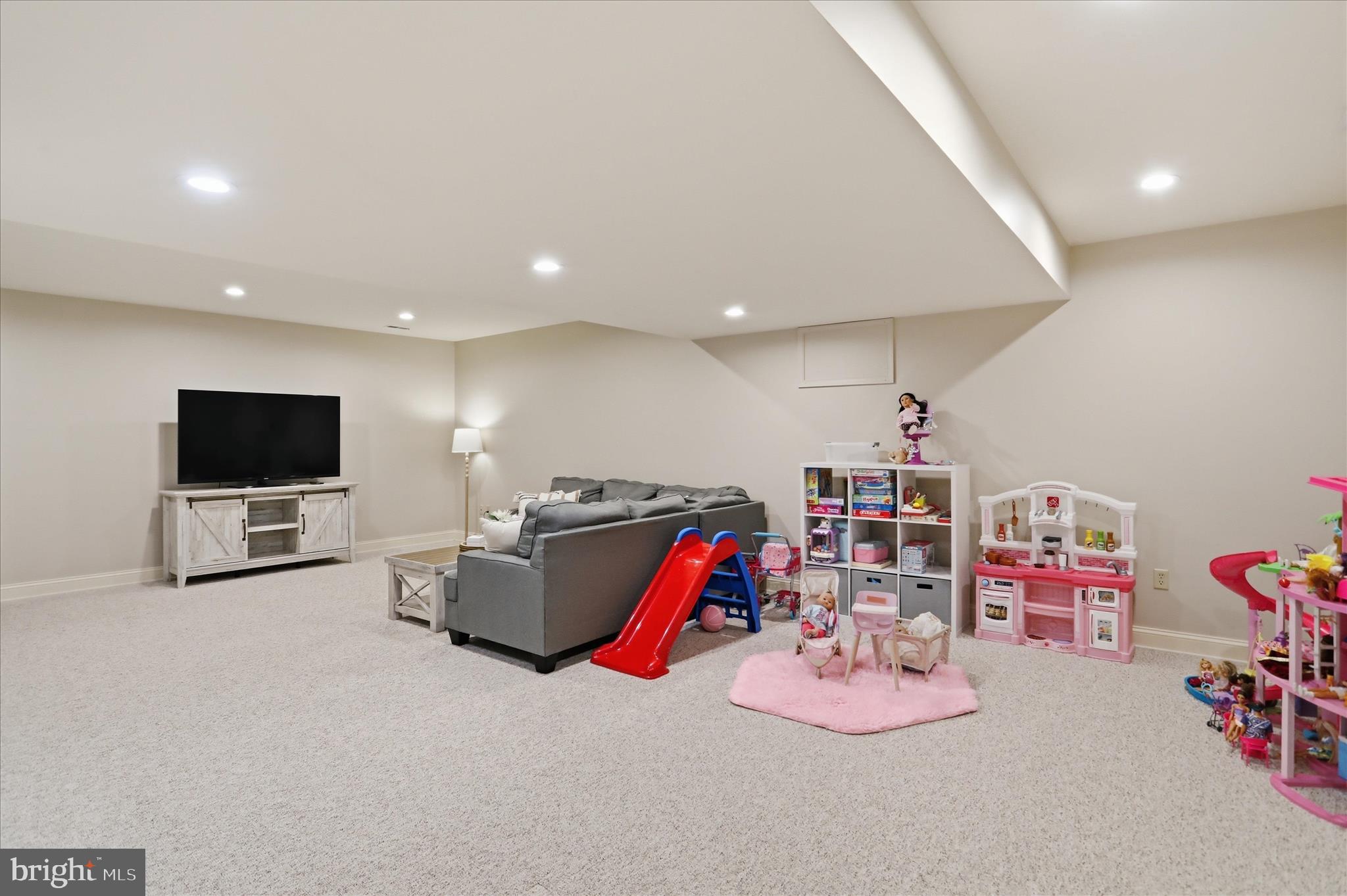 COLONIAL PARK EAST - Residential