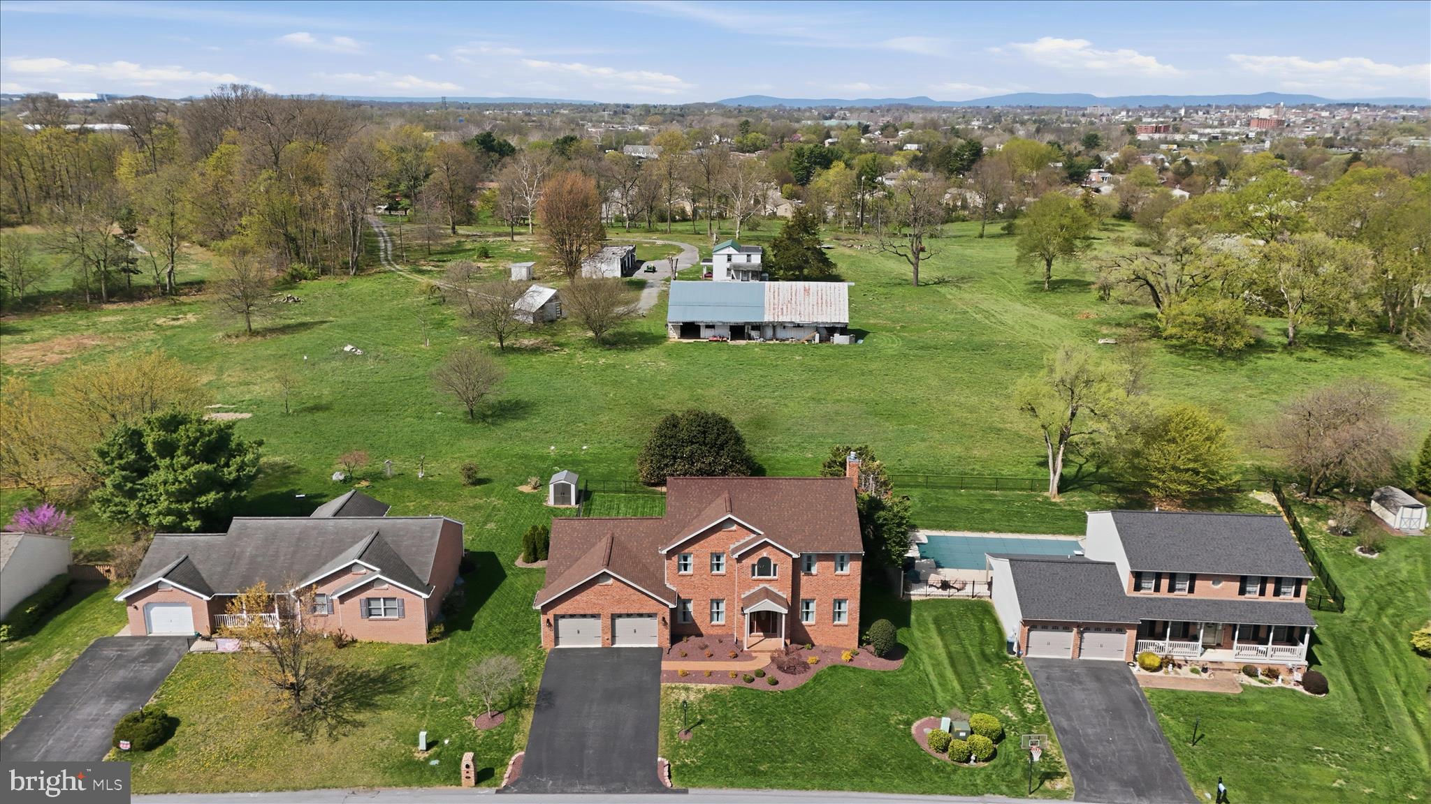 COLONIAL PARK EAST - Residential