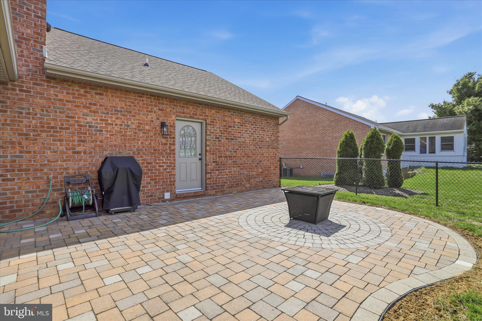 COLONIAL PARK EAST - Residential