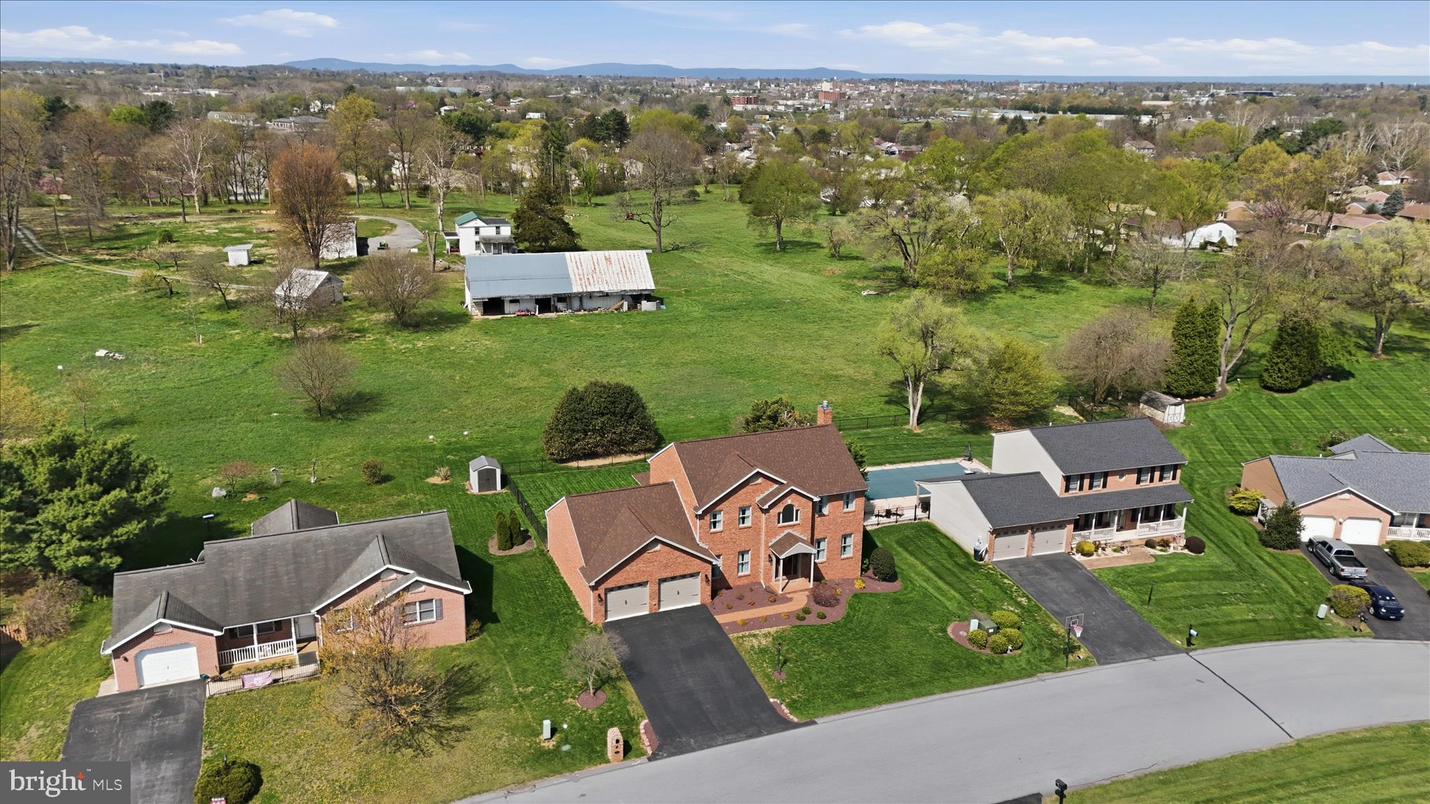 COLONIAL PARK EAST - Residential