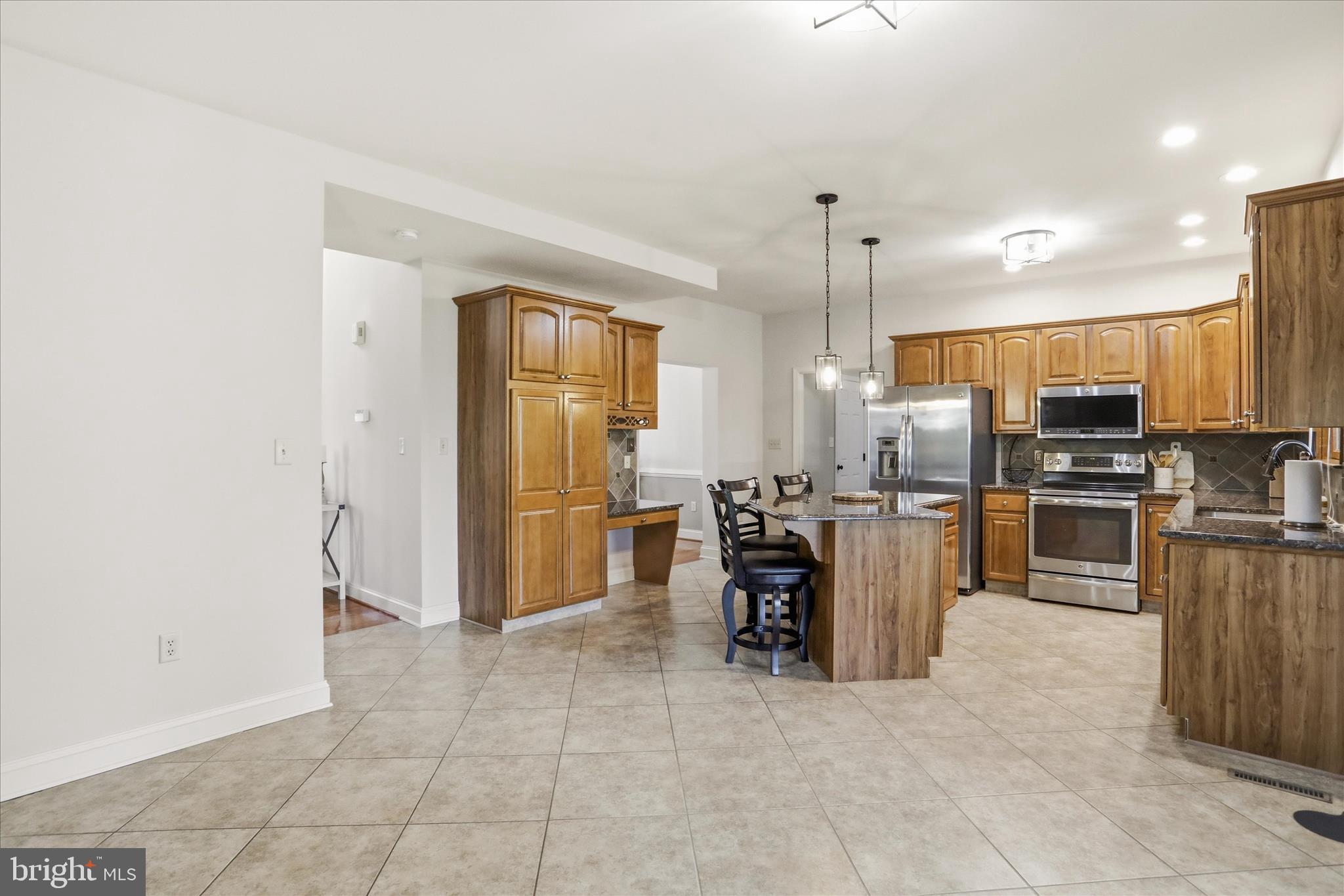 COLONIAL PARK EAST - Residential