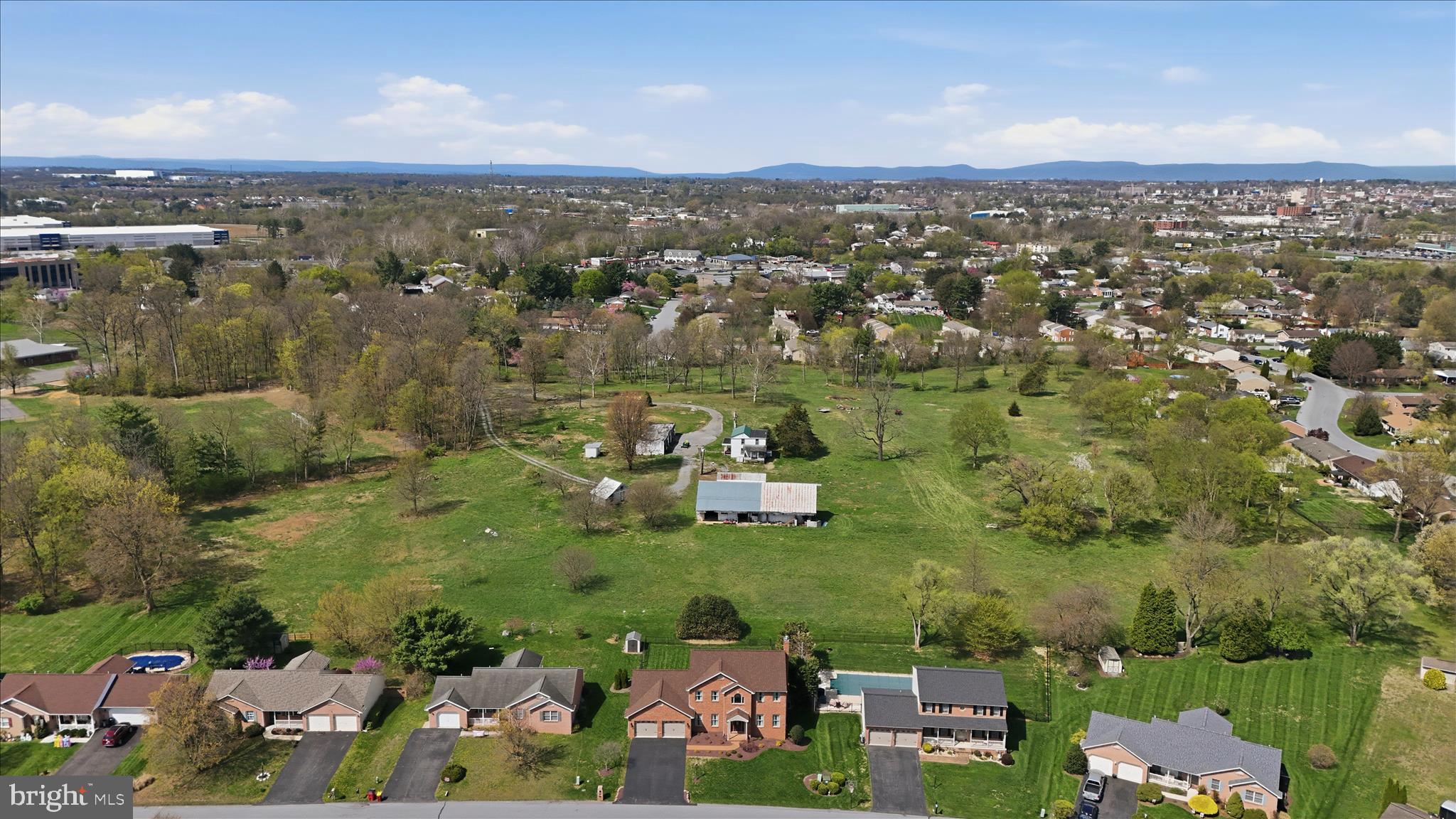COLONIAL PARK EAST - Residential