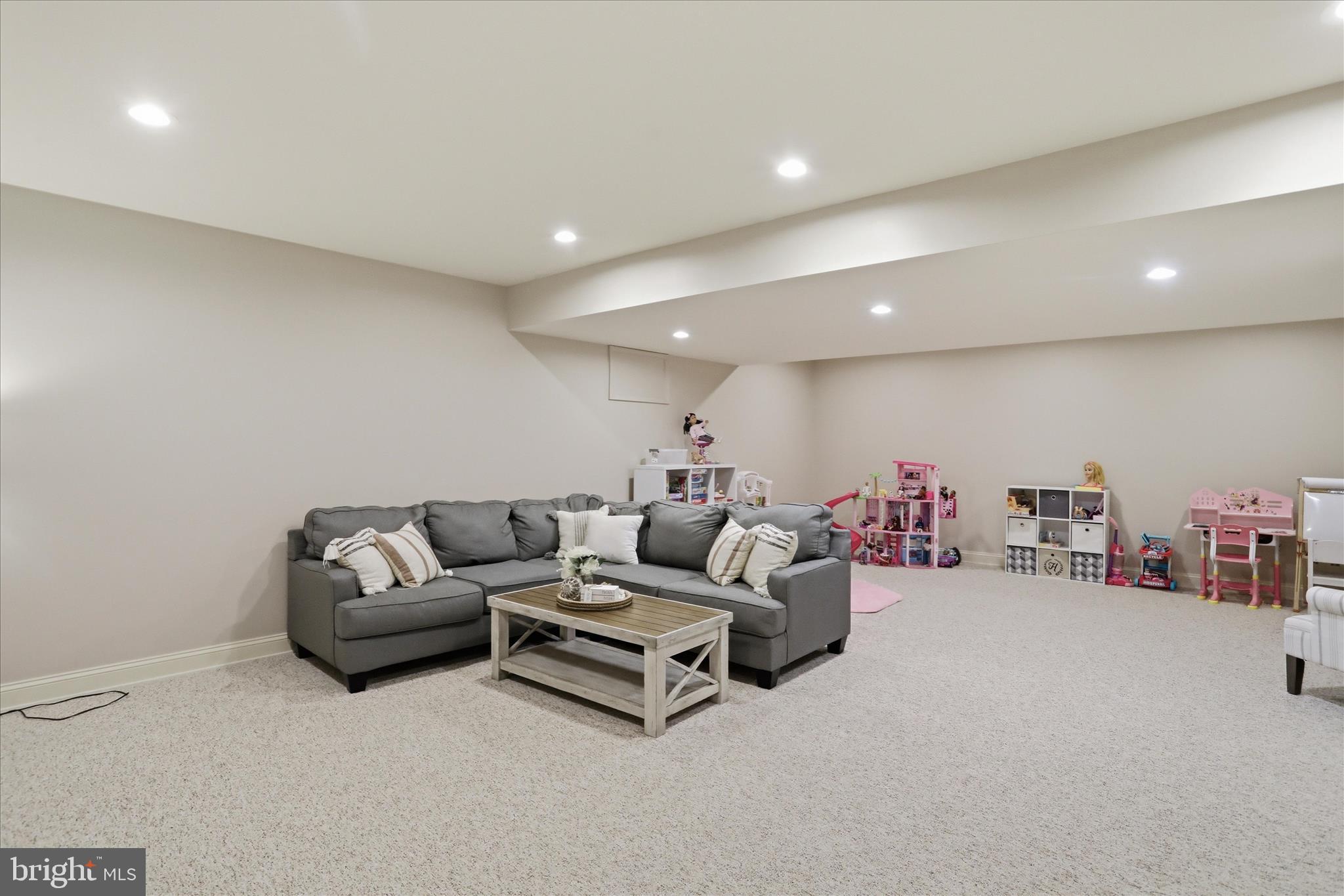 COLONIAL PARK EAST - Residential