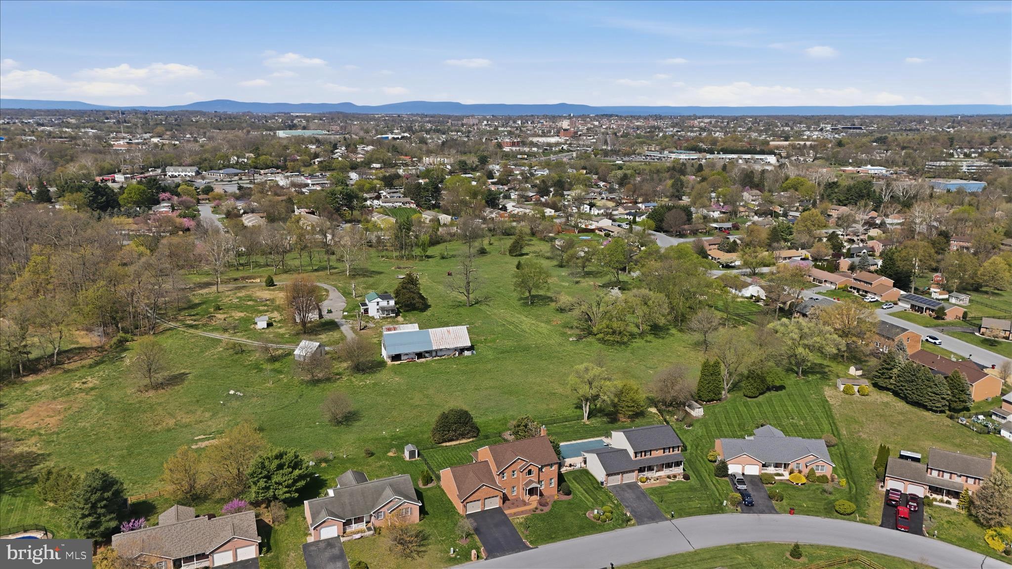 COLONIAL PARK EAST - Residential