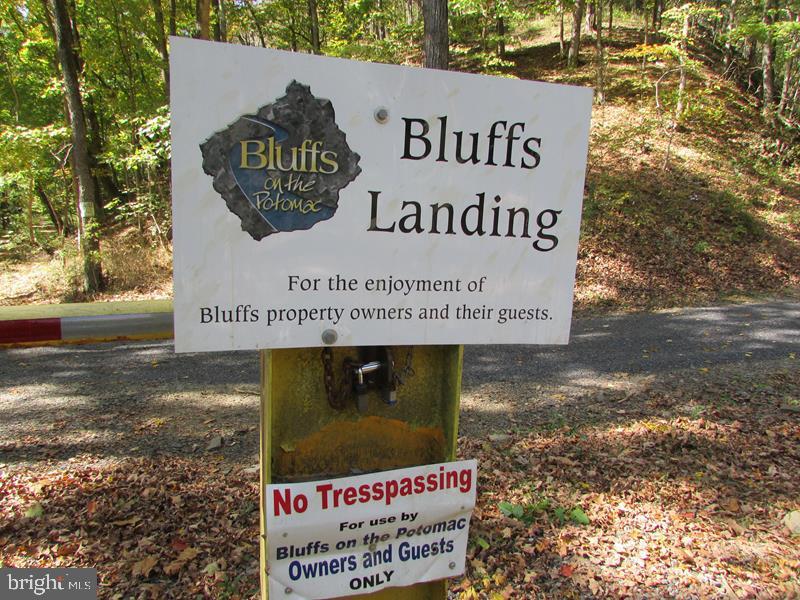BLUFFS ON THE POTOMAC - Land