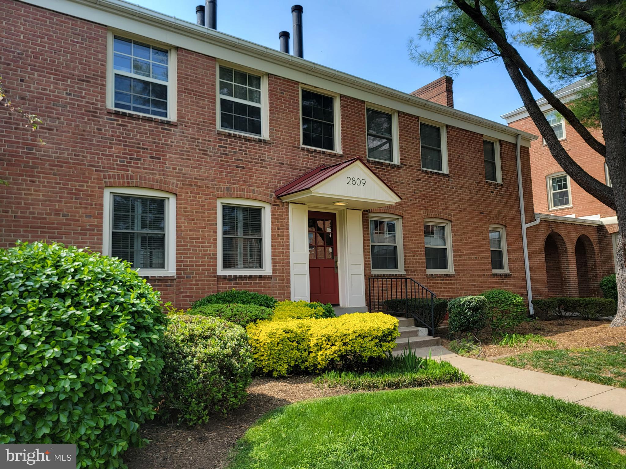 CAMBRIDGE COURTS - Residential Lease