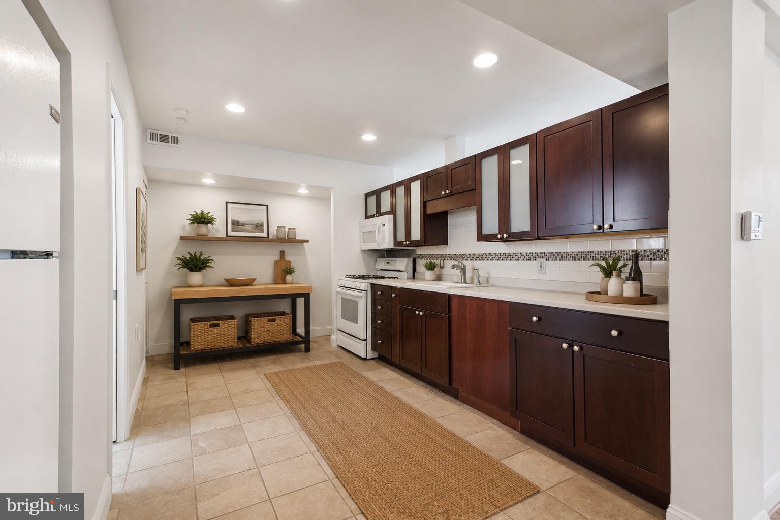 DICKINSON NARROWS - Residential Income