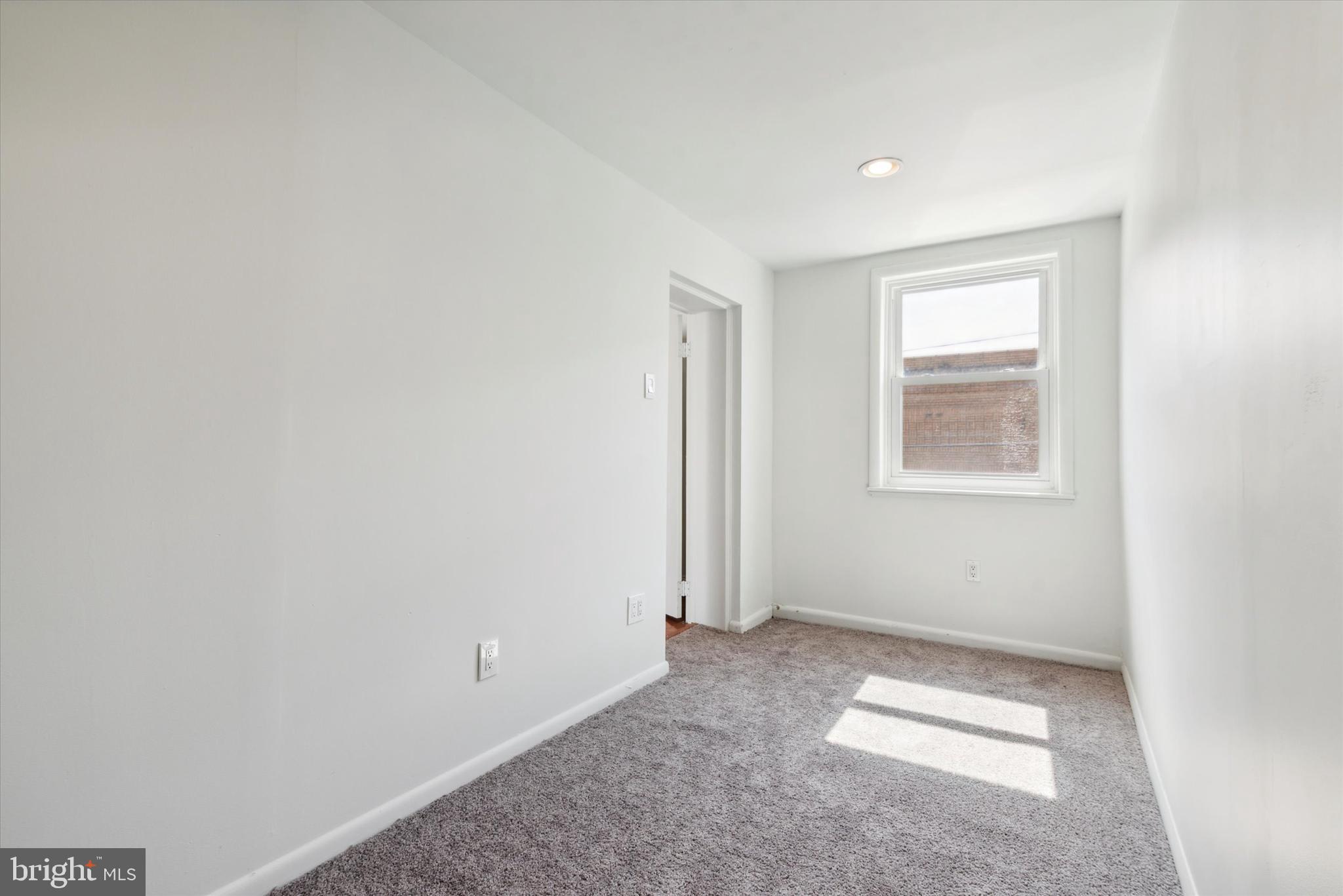 DICKINSON NARROWS - Residential Income
