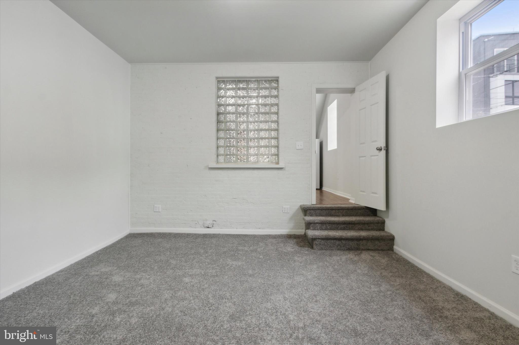DICKINSON NARROWS - Residential Income