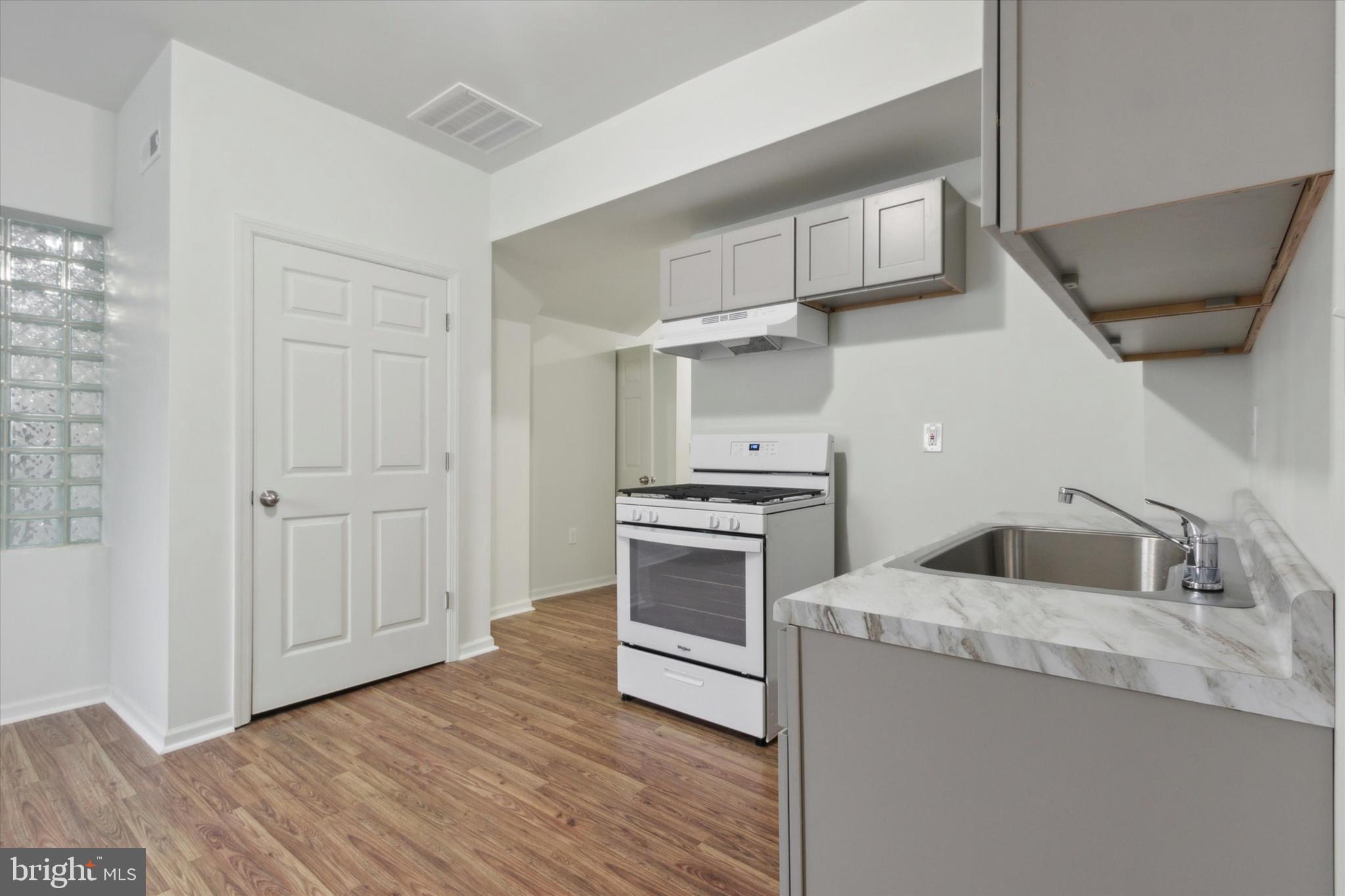 DICKINSON NARROWS - Residential Income