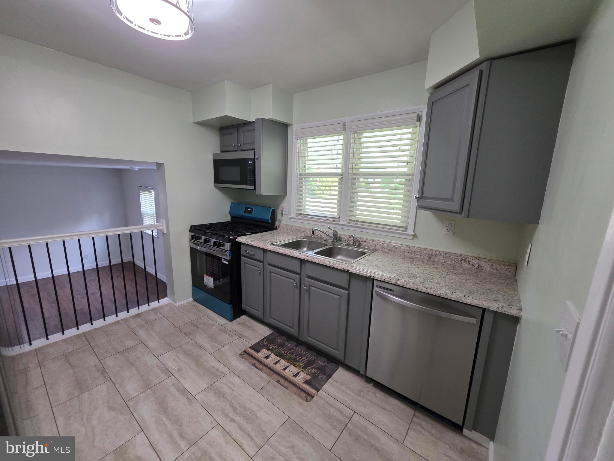 CRESTWOOD - Residential