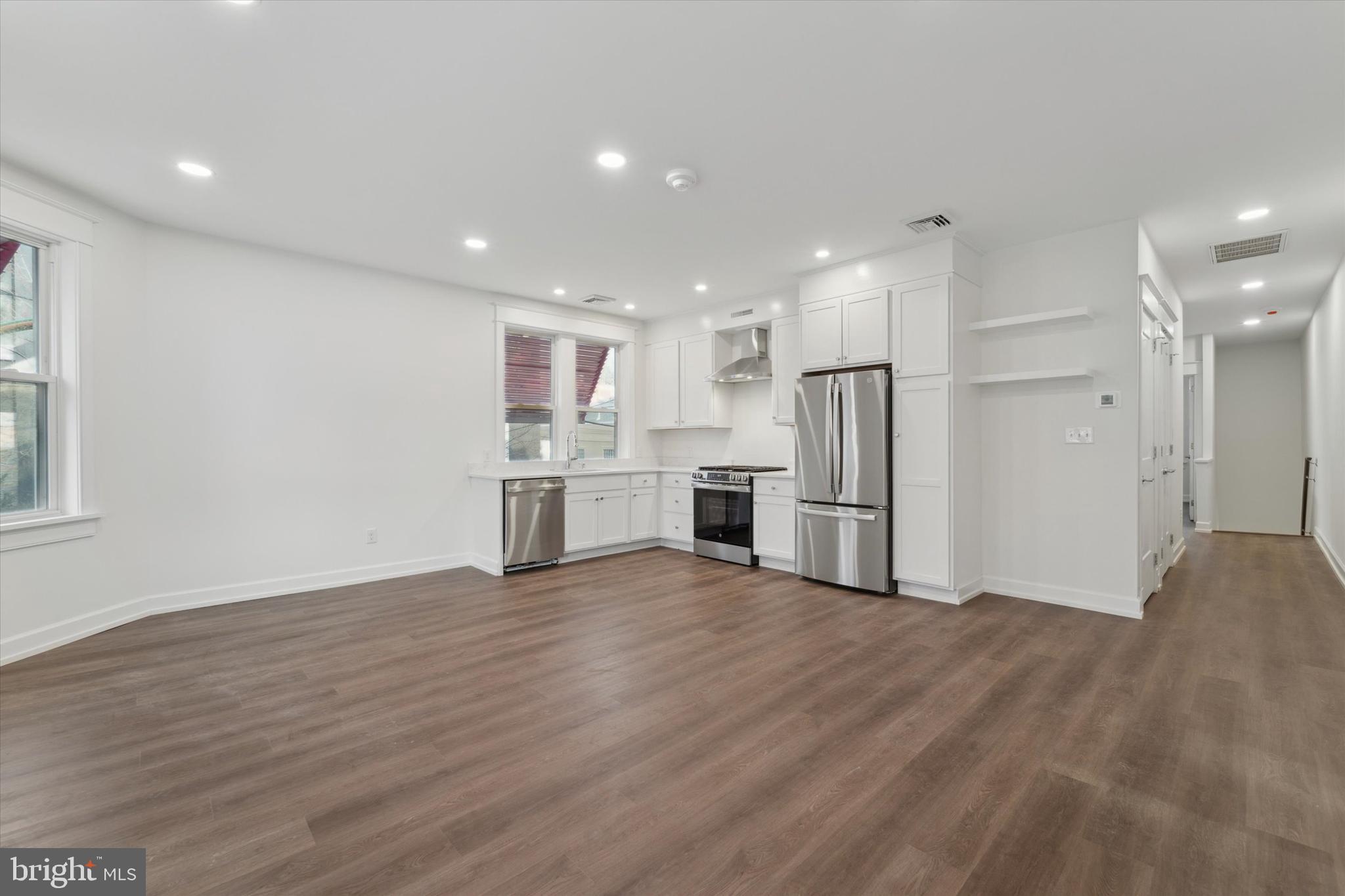 BRYN MAWR - Commercial Sale