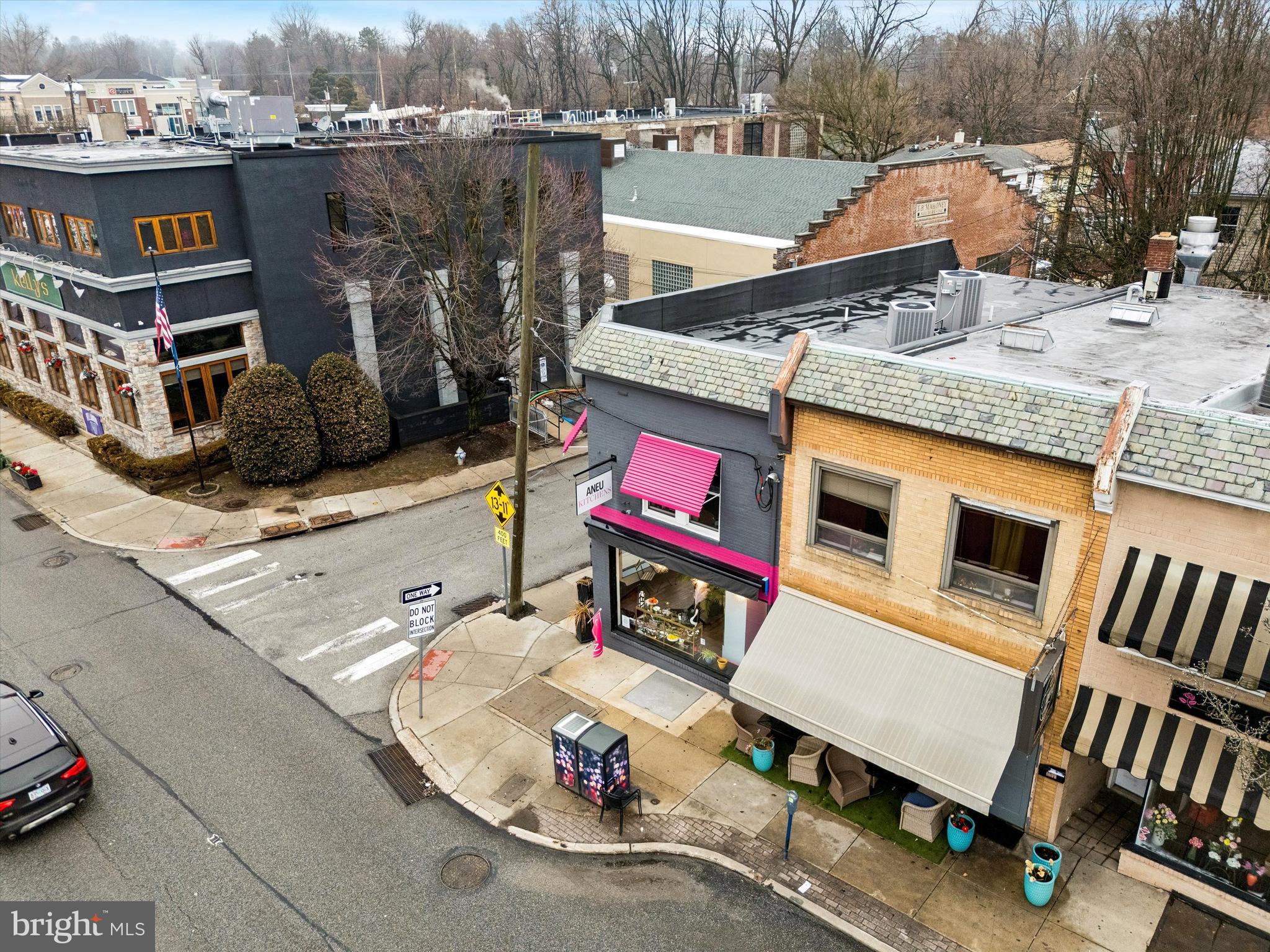BRYN MAWR - Commercial Sale