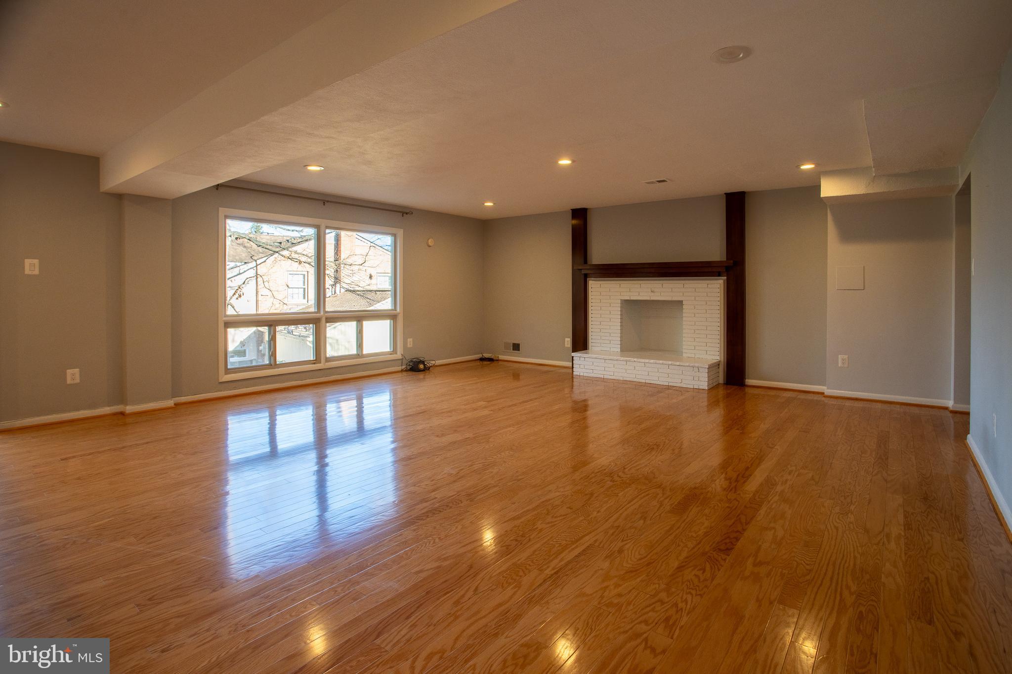 KENWOOD PARK - Residential Lease