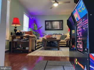 HUNTINGTON MEADOWS - Residential Lease