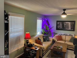 HUNTINGTON MEADOWS - Residential Lease