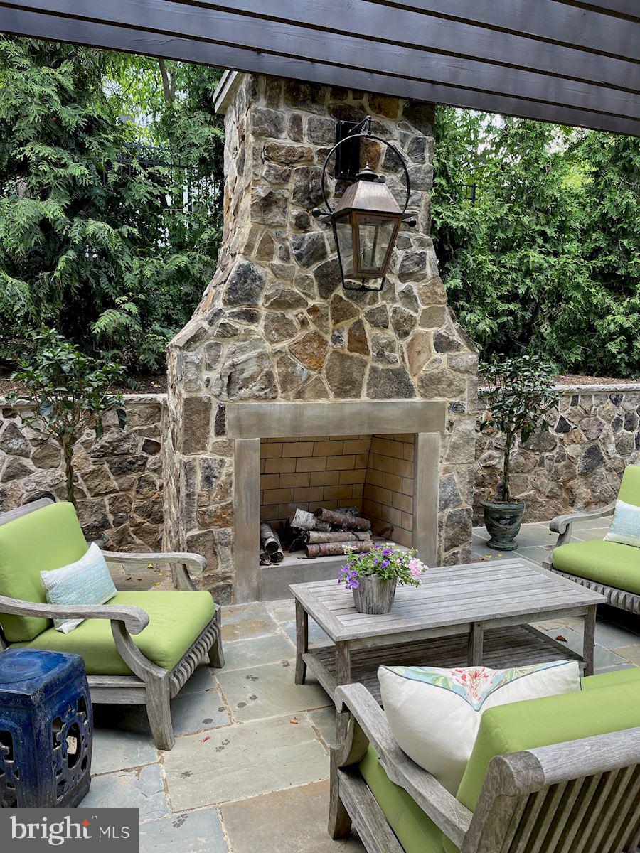 COUNTRY CLUB HILLS - Residential