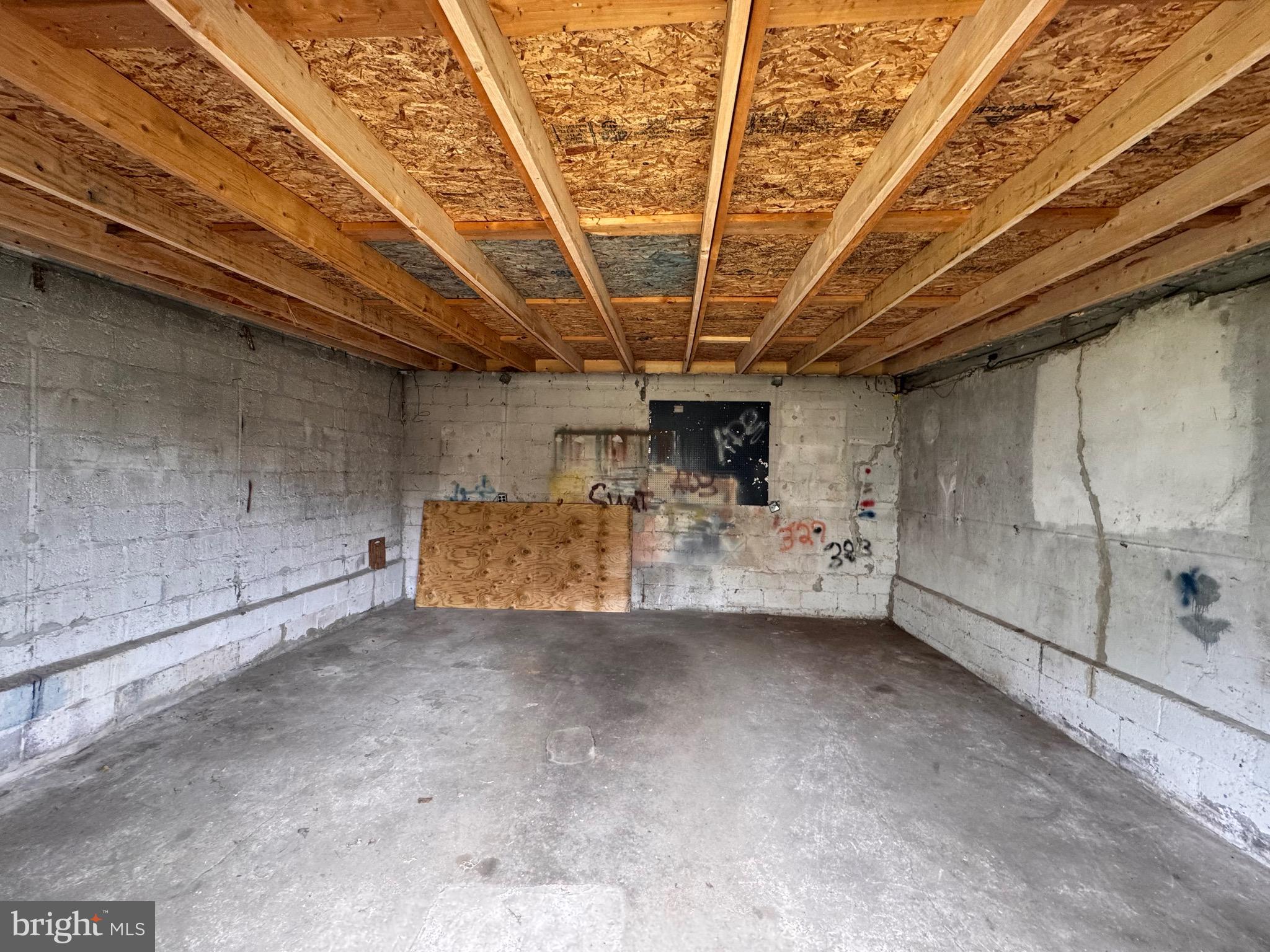 HEDGEVILLE - Commercial Sale