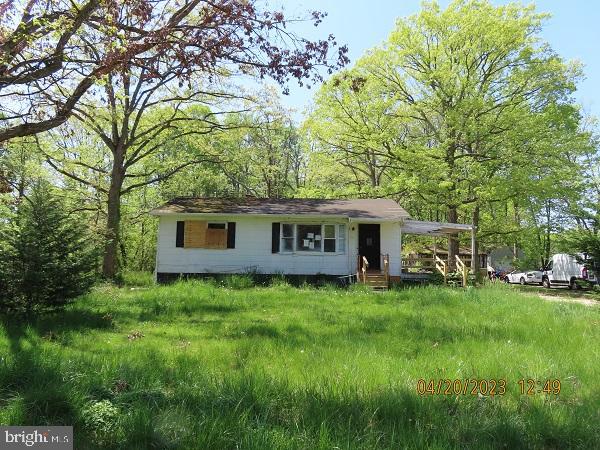 CASH OR PRIVATE FINANCING ONLY - PROPERTY WILL NOT QUALIFY FOR FHA203b OR VA.  POSSIBLE STRUCTURAL DAMAGE IN BASEMENT - SEE PICTURES.  Purchaser to verify real estate taxes, HOA, ground rent - Seller will not redeem ground rent.  Property must be in MLS for at least 3 days before seller will consider any offers.  All offers must have recent proof of funds/lender letter (within 30 days).  Purchaser can use whatever title company they desire but EMD to be held by Seller's title company (Vendor Connect, LLC).  Seller will not pro-rate water/sewer on HUD1 @ settlement.  Seller is Exempt from Disclosure/Disclaimer.  Please follow directions in Bright Documents for all offers.
