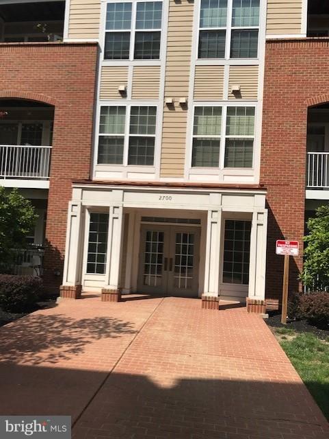 3 BR/3 BA unit on 4th floor. 9' ceilings. Plenty of window.  Open kitchen.  washer/dryer in unit. Hardwood floors in Living and Dining, Dunn Loring Metro across the street. 1 Garage parking + 2 parking passes.  Across the street from Harris Teeter  and restaurants, close to all major roads  Route 50, Route 29 and I 495
walking distance to Mosaic District.  Short drive to Tysons , Great location !
To show  park at Park Tower St. pictures were taken earlier