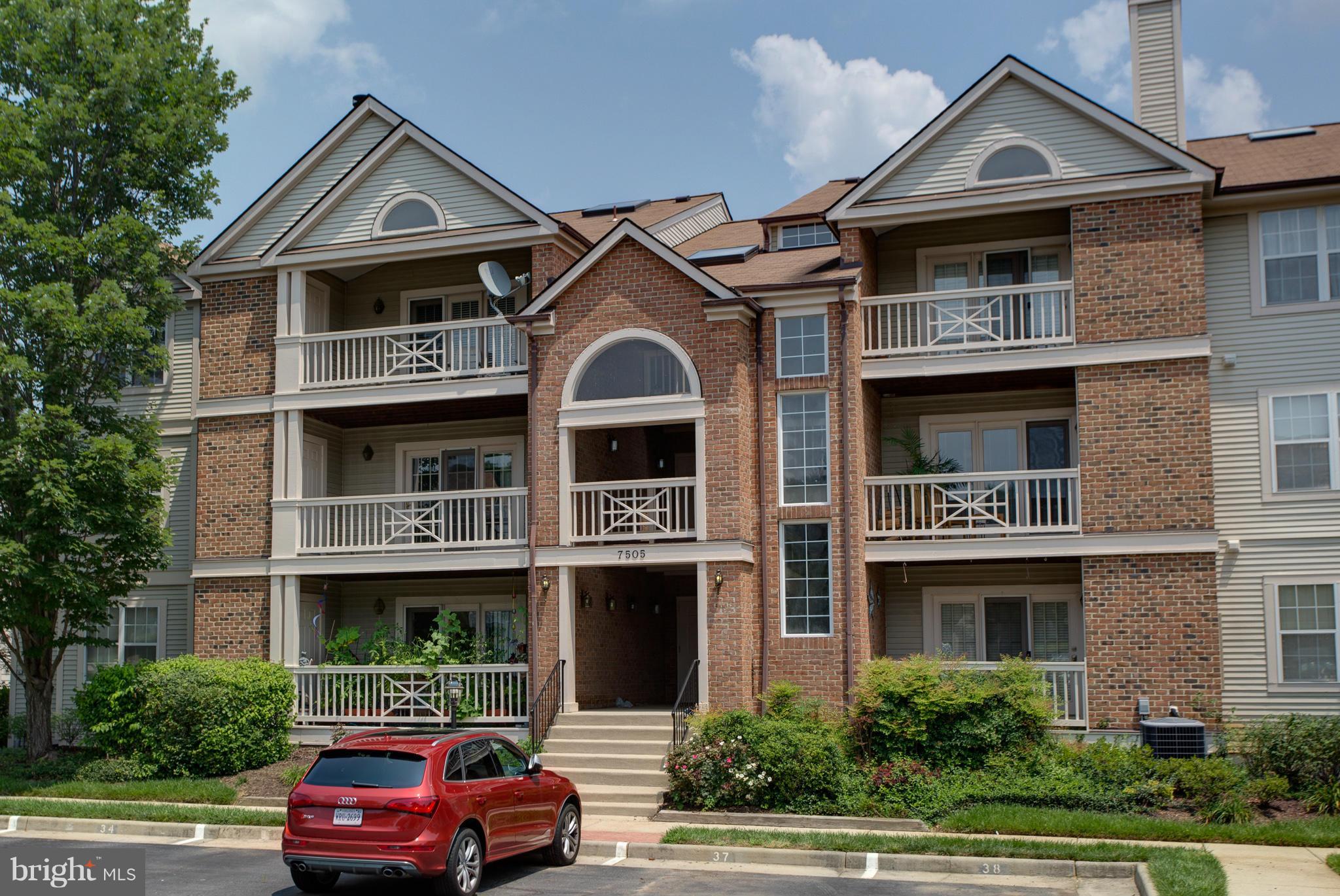 Beautiful 2 Bed, 2 Bath Condo in Kingstowne! *1 year warranty!* Kitchen features Breakfast Bar, Granite Counters, & SS Appliances. Living Rm features Fireplace & opens to Private Balcony. Master BR has Walk-in Closet & Private Master BA. Master BA has Double Sinks, Sep Soaking Tub & Shower. High ceilings throughout unit. Close to Metro. Near Wegmans, Shopping, Food, & Springfield Town Center!