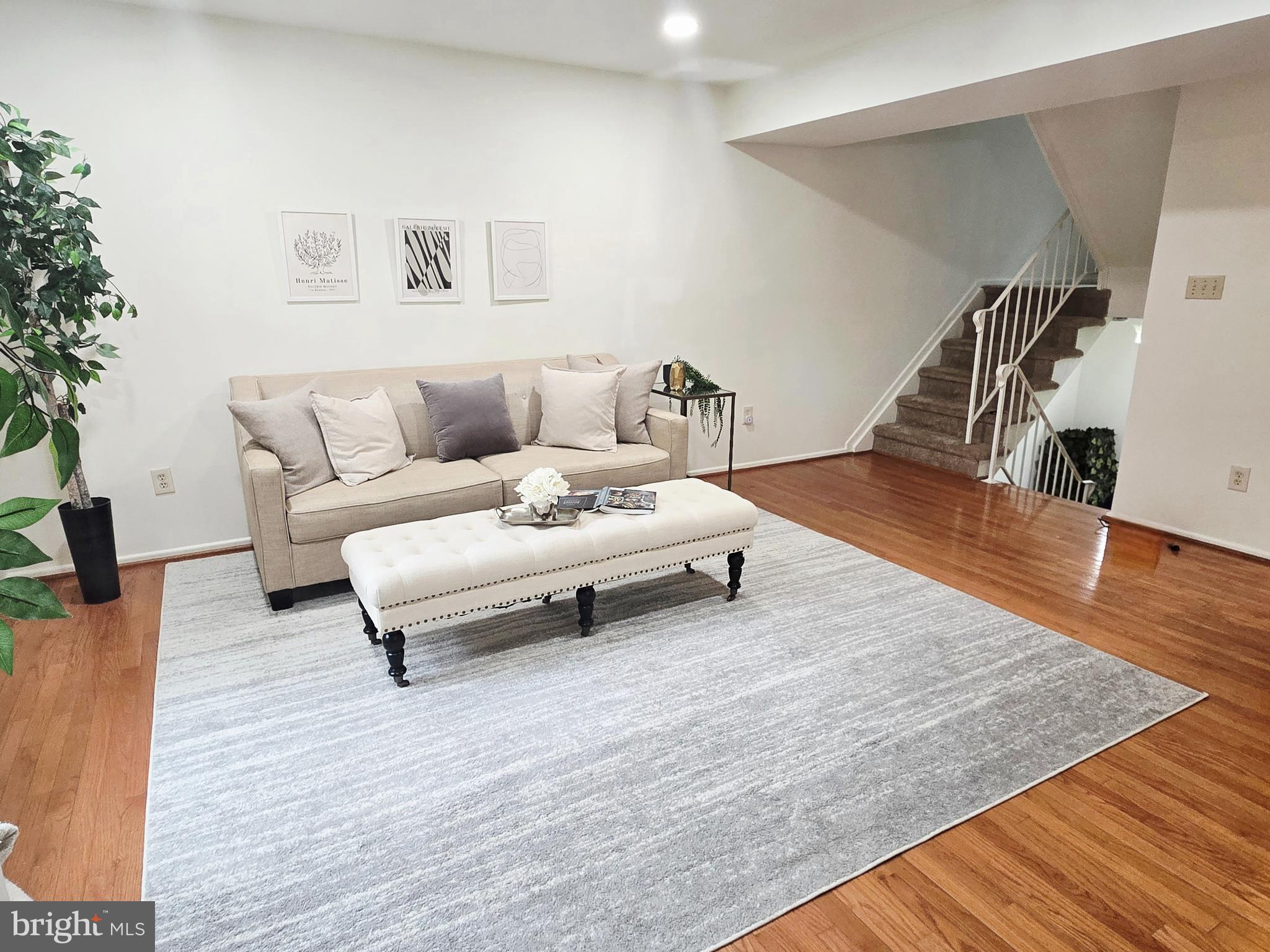 LAKE BRADDOCK - Residential