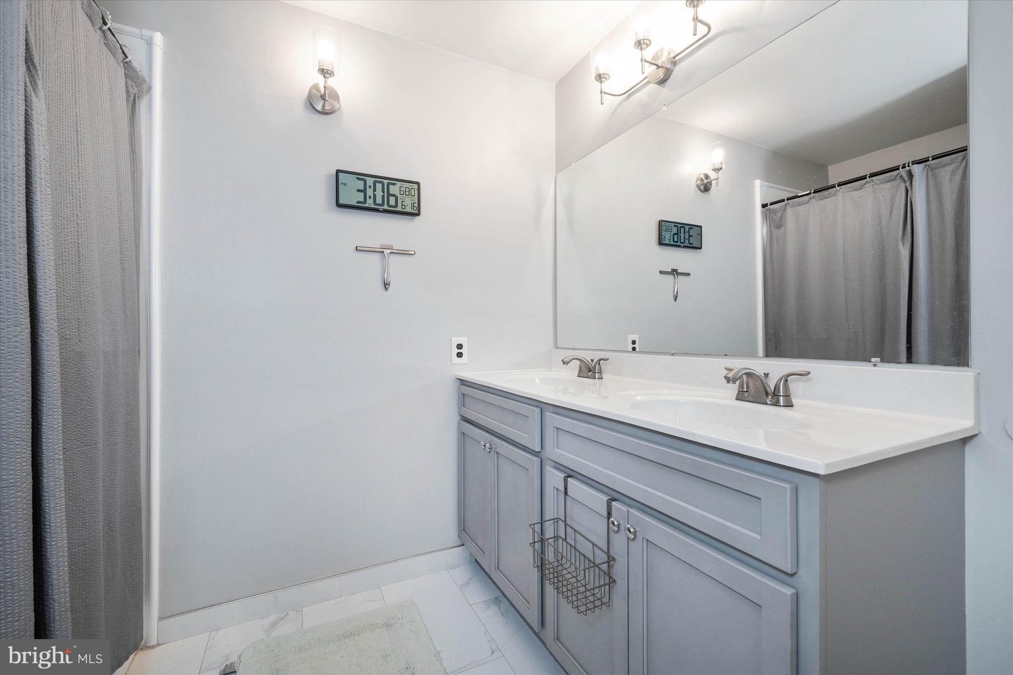 ASHTON CONDO - Residential