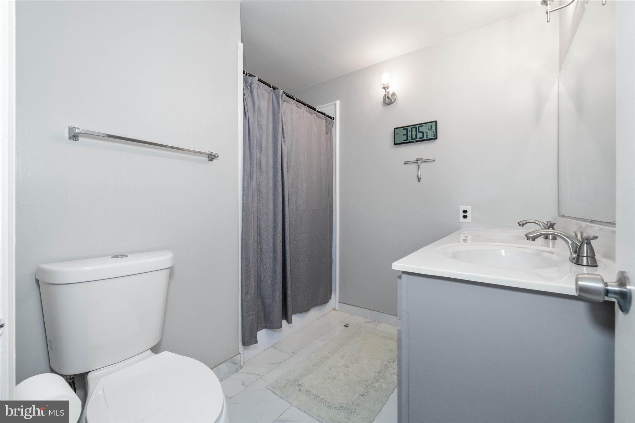 ASHTON CONDO - Residential