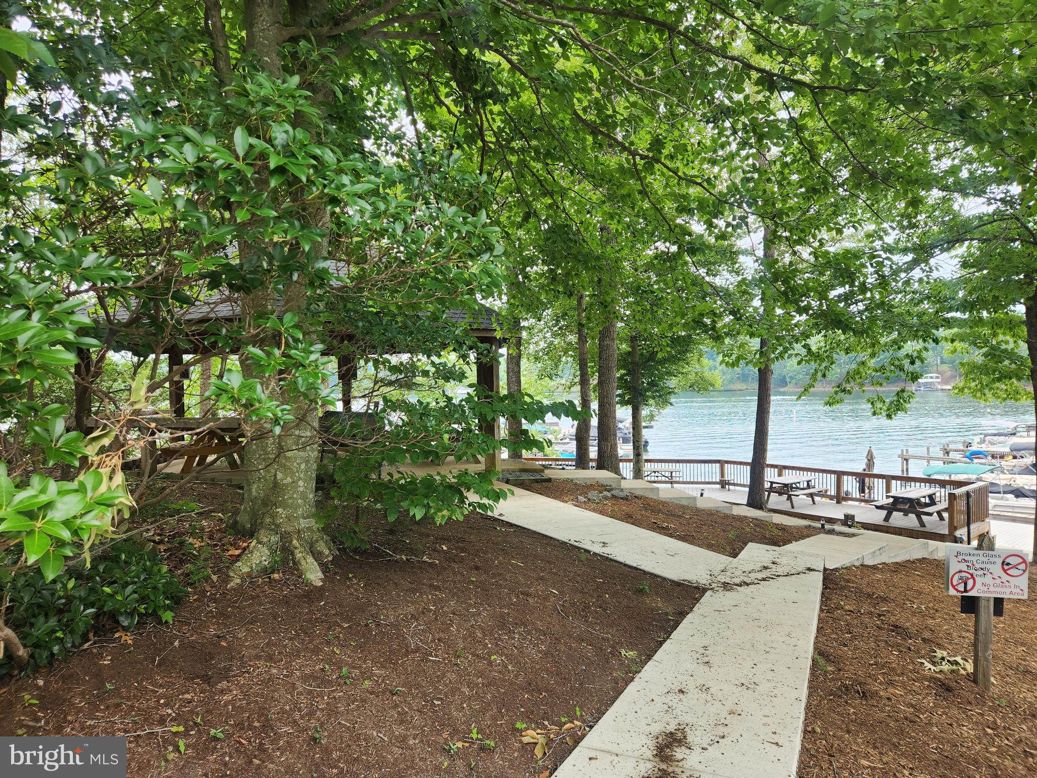 OAK LANDING - Residential