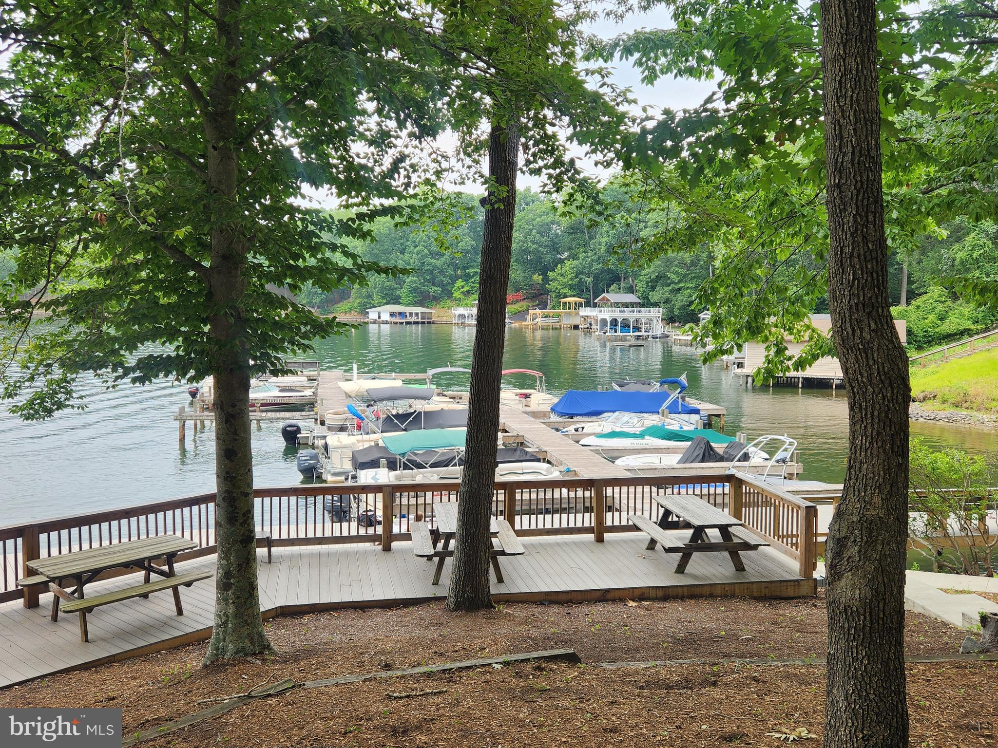 OAK LANDING - Residential