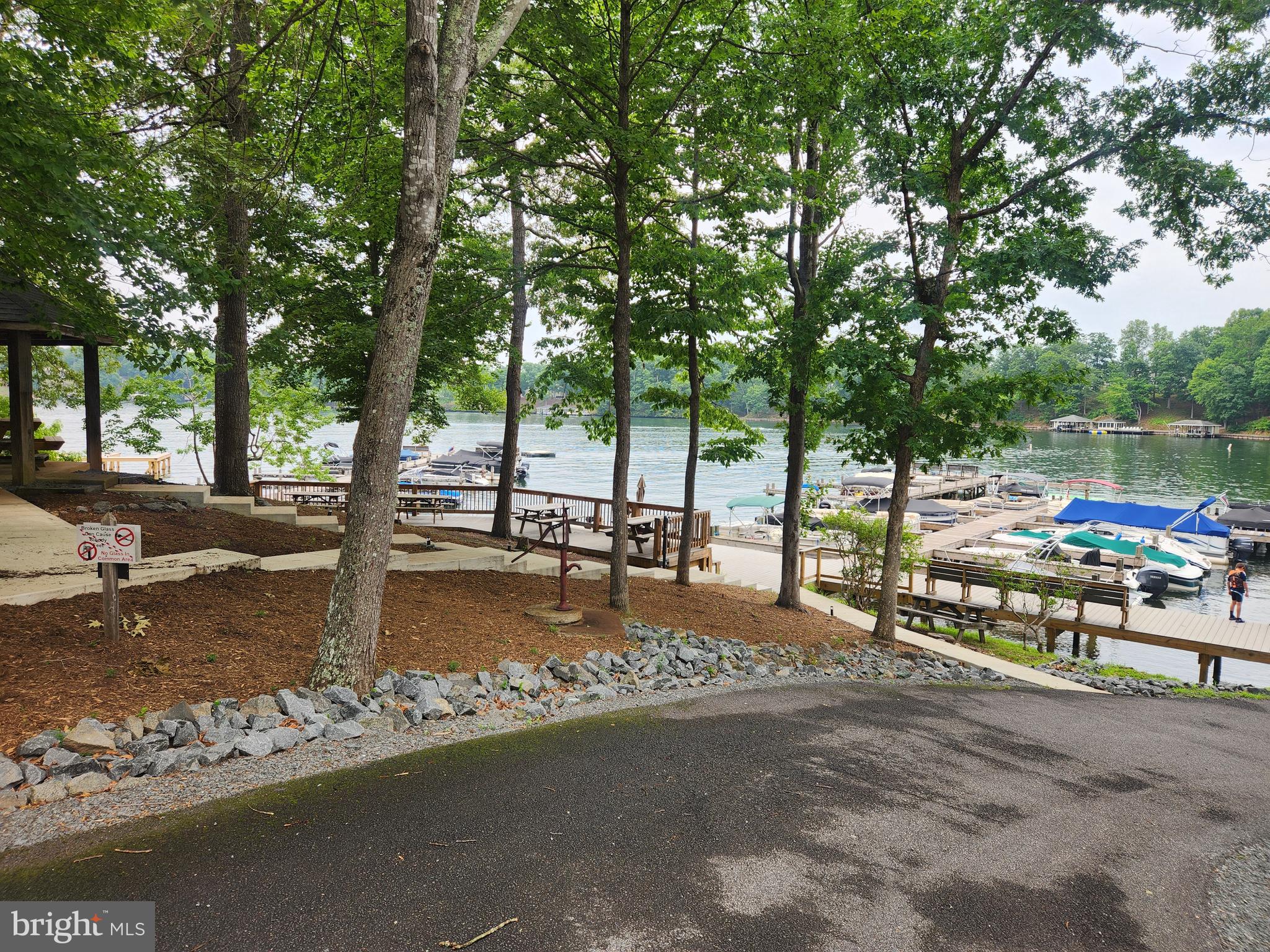 OAK LANDING - Residential