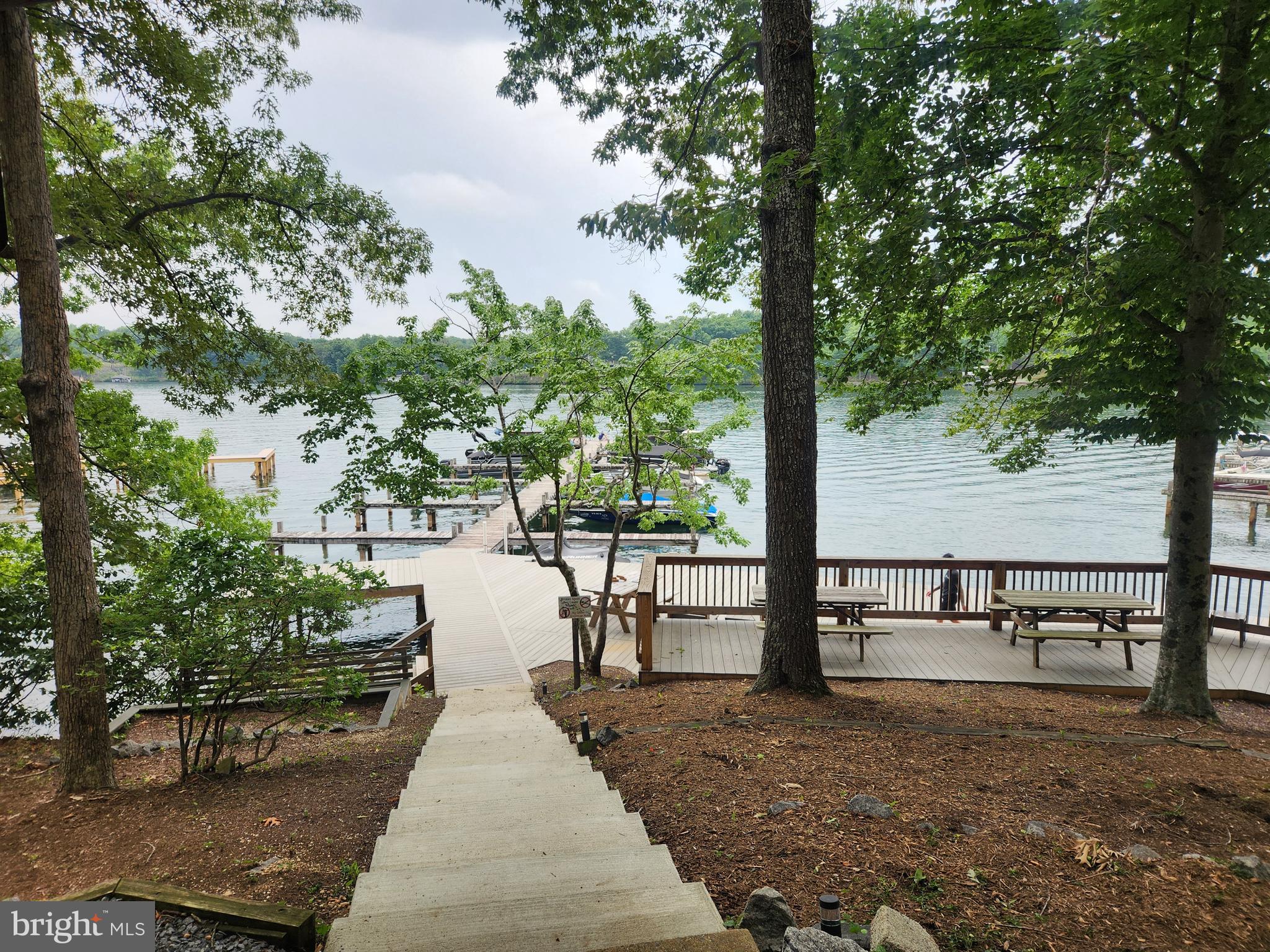 OAK LANDING - Residential