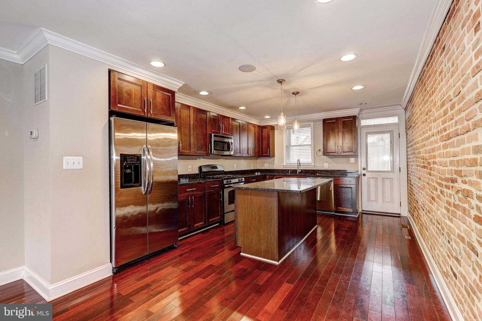 HIGHLANDTOWN - Residential Lease
