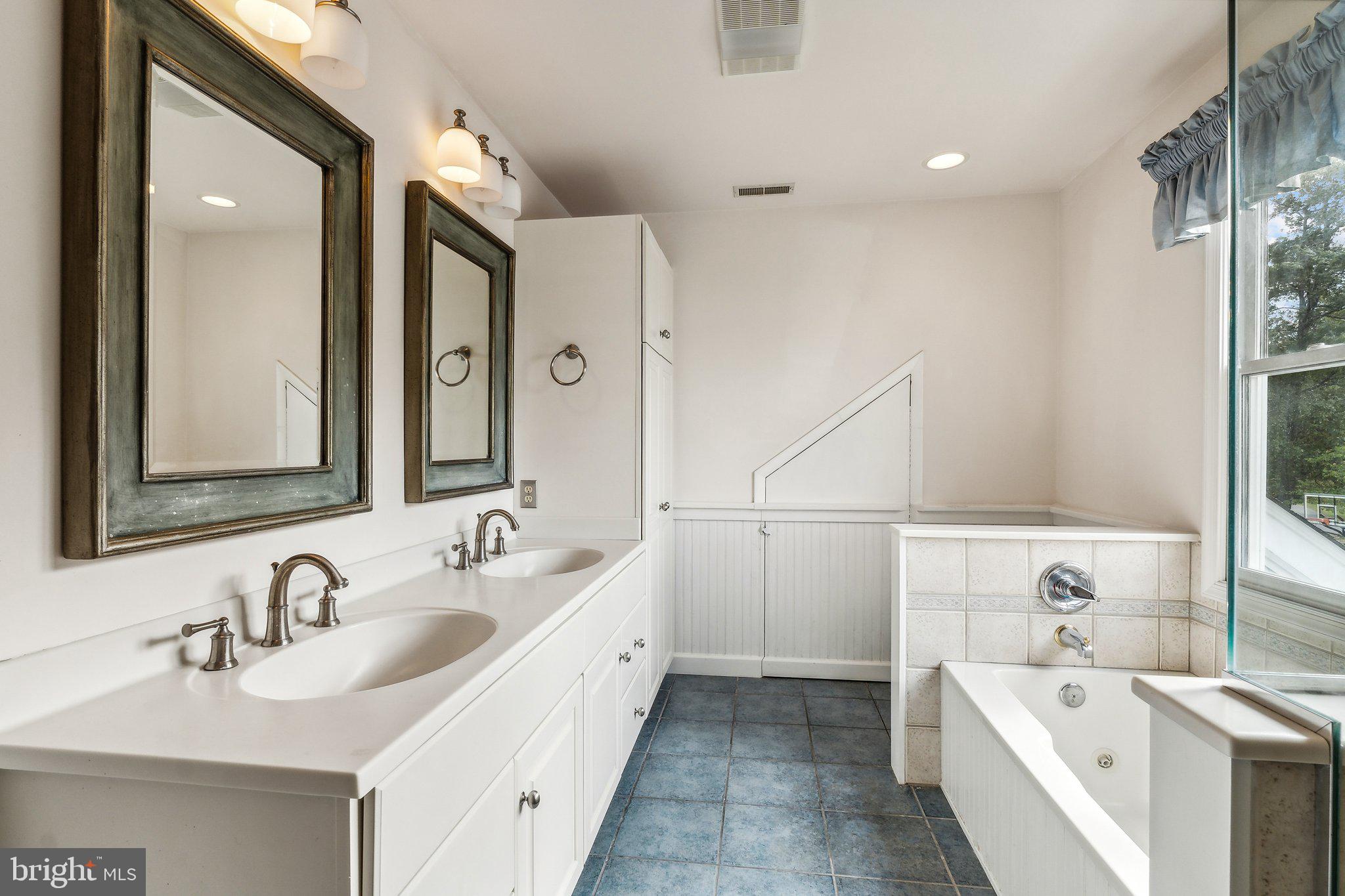 BLOODY POINT FARM - Residential