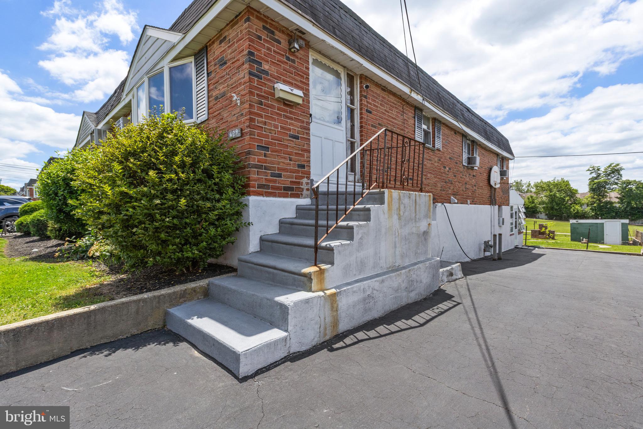 PLYMOUTH PARK - Residential