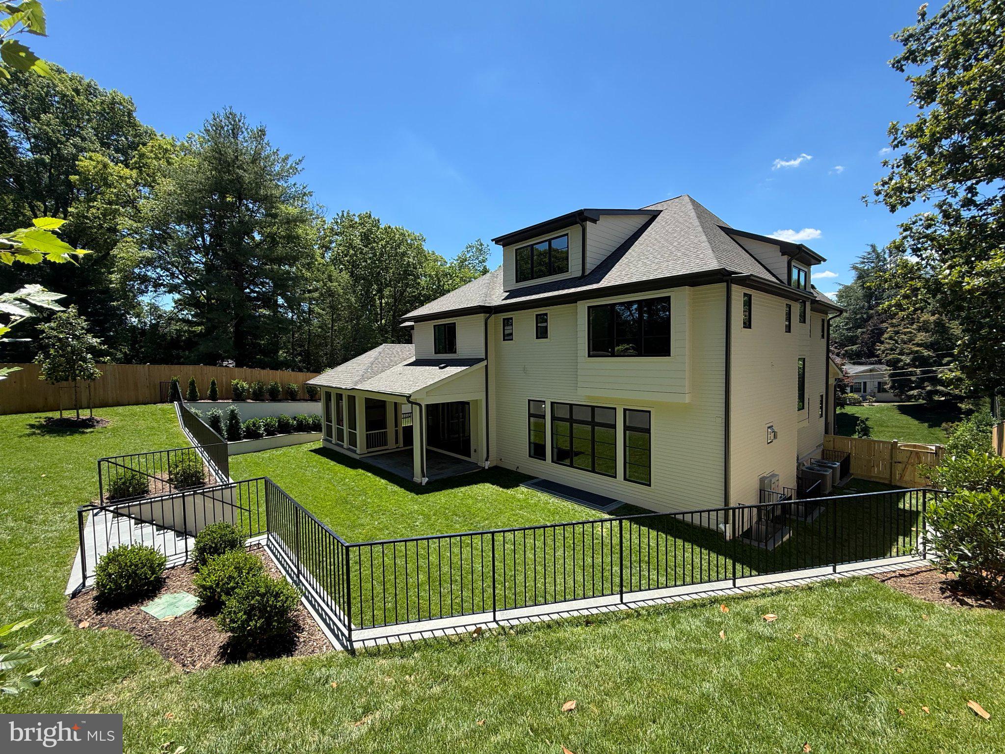 CHAIN BRIDGE WOODS - Residential