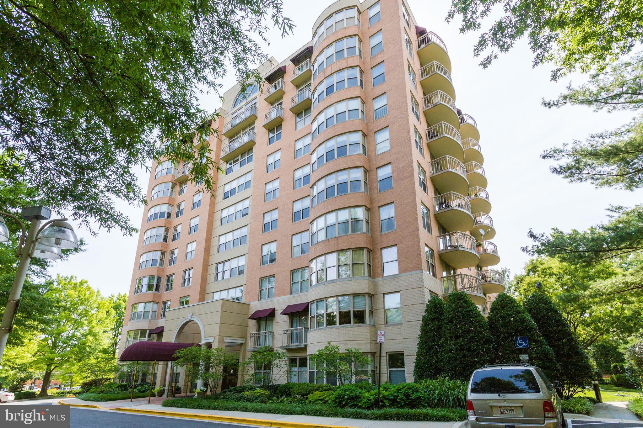 Spacious one bedroom condo and large one and half bath.  Light and bright w/ updated kitchen/baths.  Washer/dryer in unit. Neutral colors. Large balcony for relaxation.  Garage parking/ storage space. Secured entranceway.  Pets allowed.