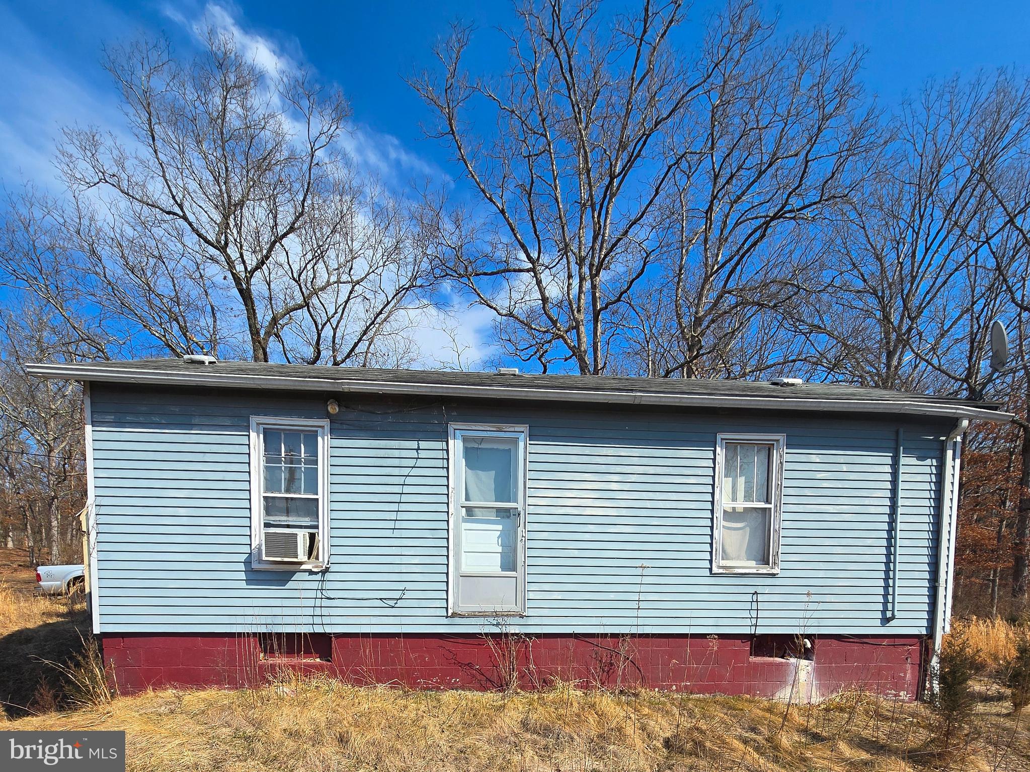 ONLINE AUCTION: Bidding begins 04/29/2025 @ 10:00 AM. Bidding ends 05/01/2025 @ 11:40 AM. List Price is Suggested Opening Bid. 1 Story Detached Home located in Oldtown, Maryland within Allegany County. Residents can enjoy the nearby attractions such as Warrior Mountain Wildlife Park & Potomac Forks Campsite. Property is Vacant. Easy Access to Major Traffic Artery Oldtown Road SE. Deposit: $5,000.